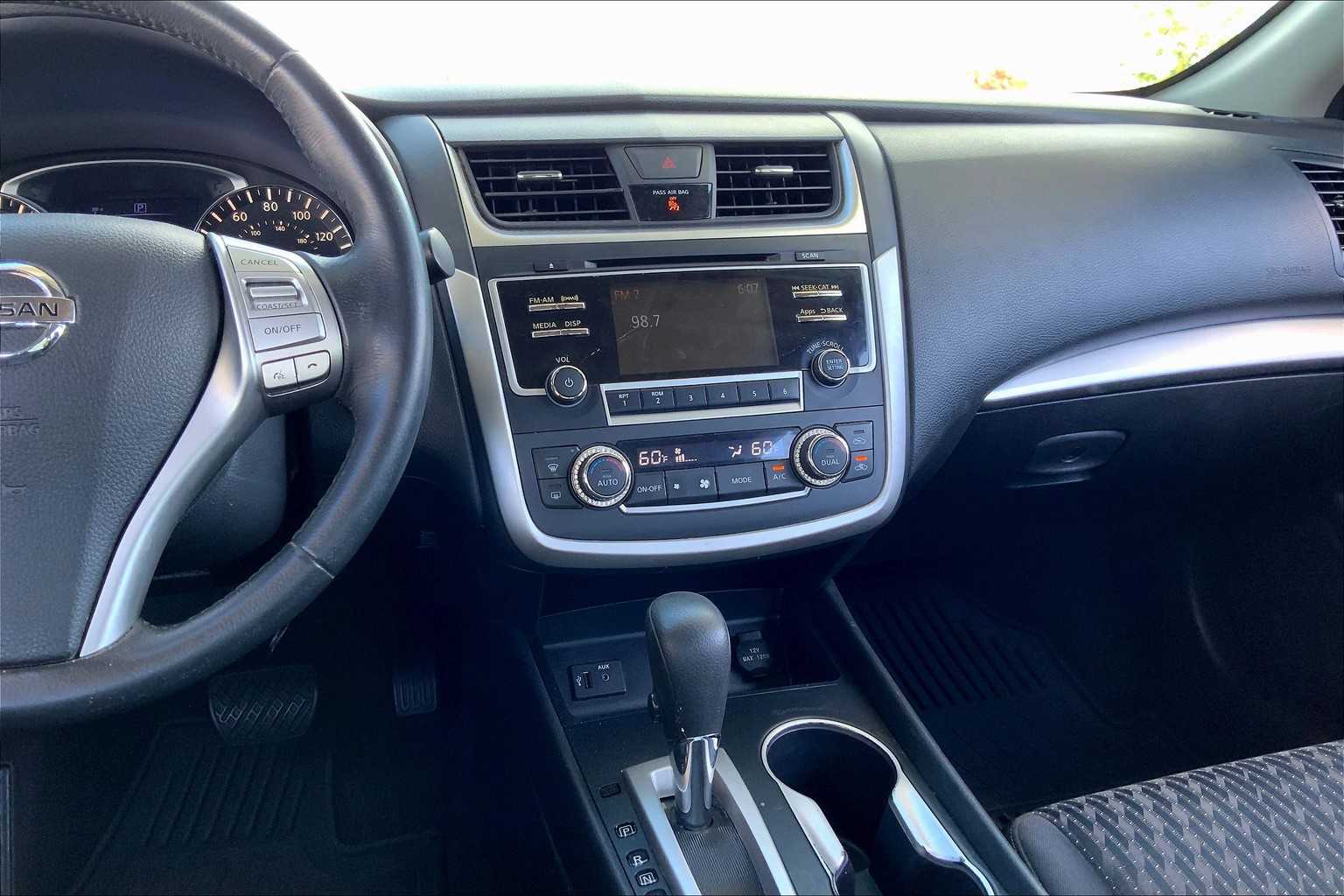 Thumbnail: 2016 Nissan Altima - 14