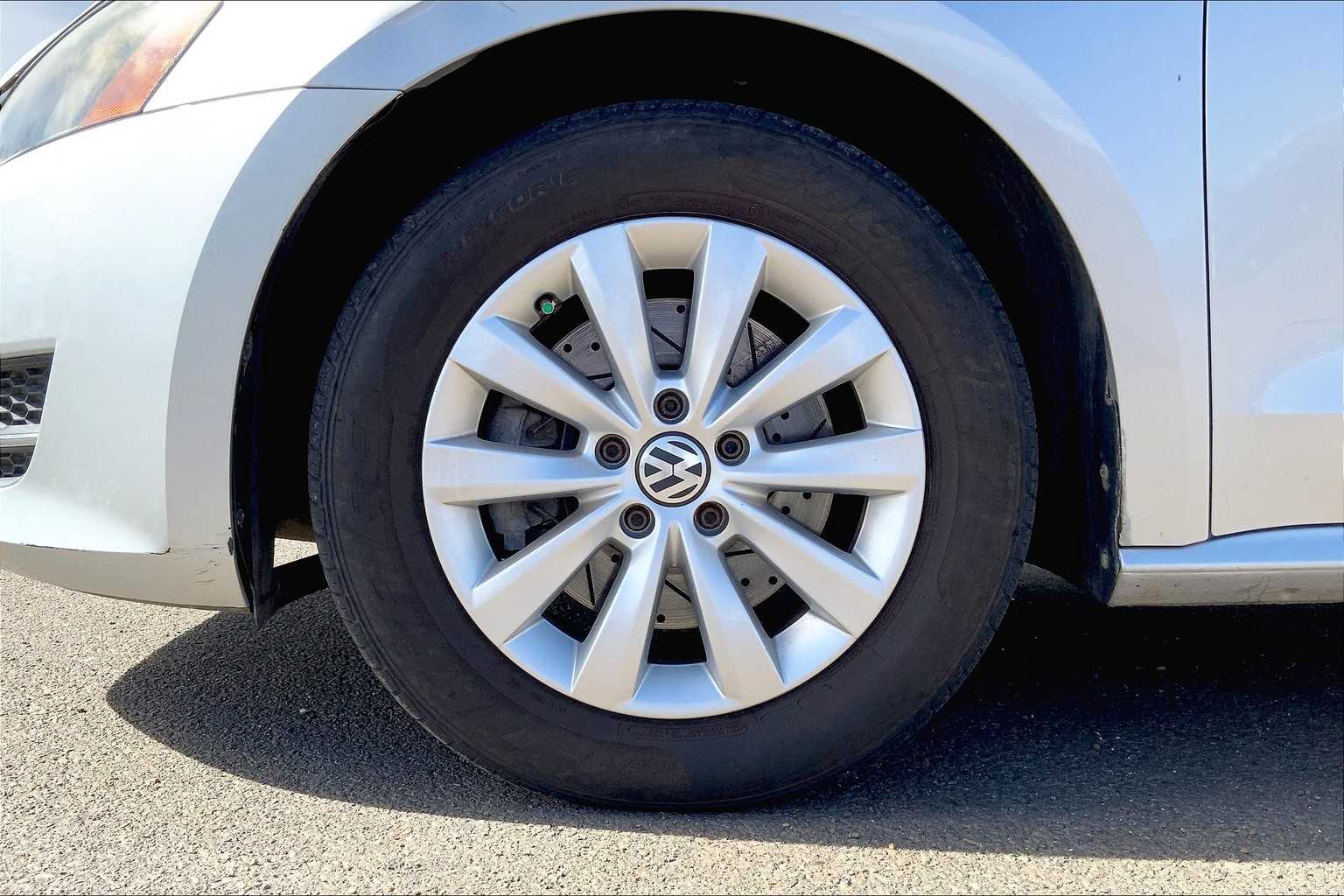 Thumbnail: 2014 Volkswagen Passat - 8
