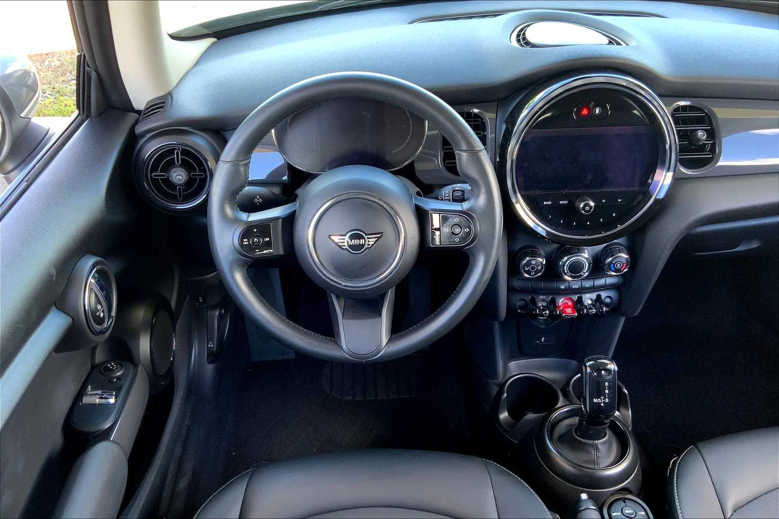 Thumbnail: 2022 MINI Cooper Hardtop - 12