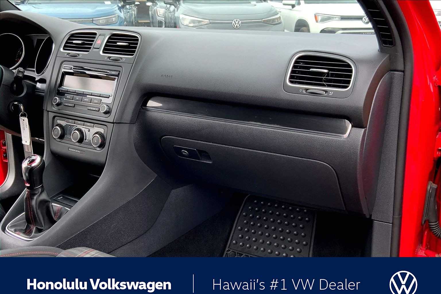 Thumbnail: 2011 Volkswagen Golf - 22