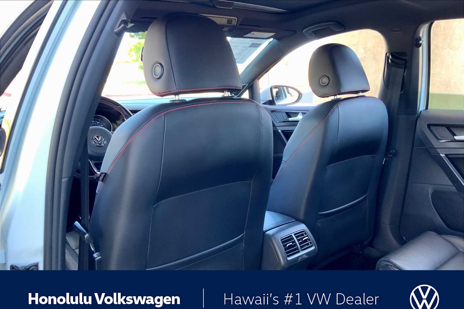 Thumbnail: 2017 Volkswagen Golf - 11