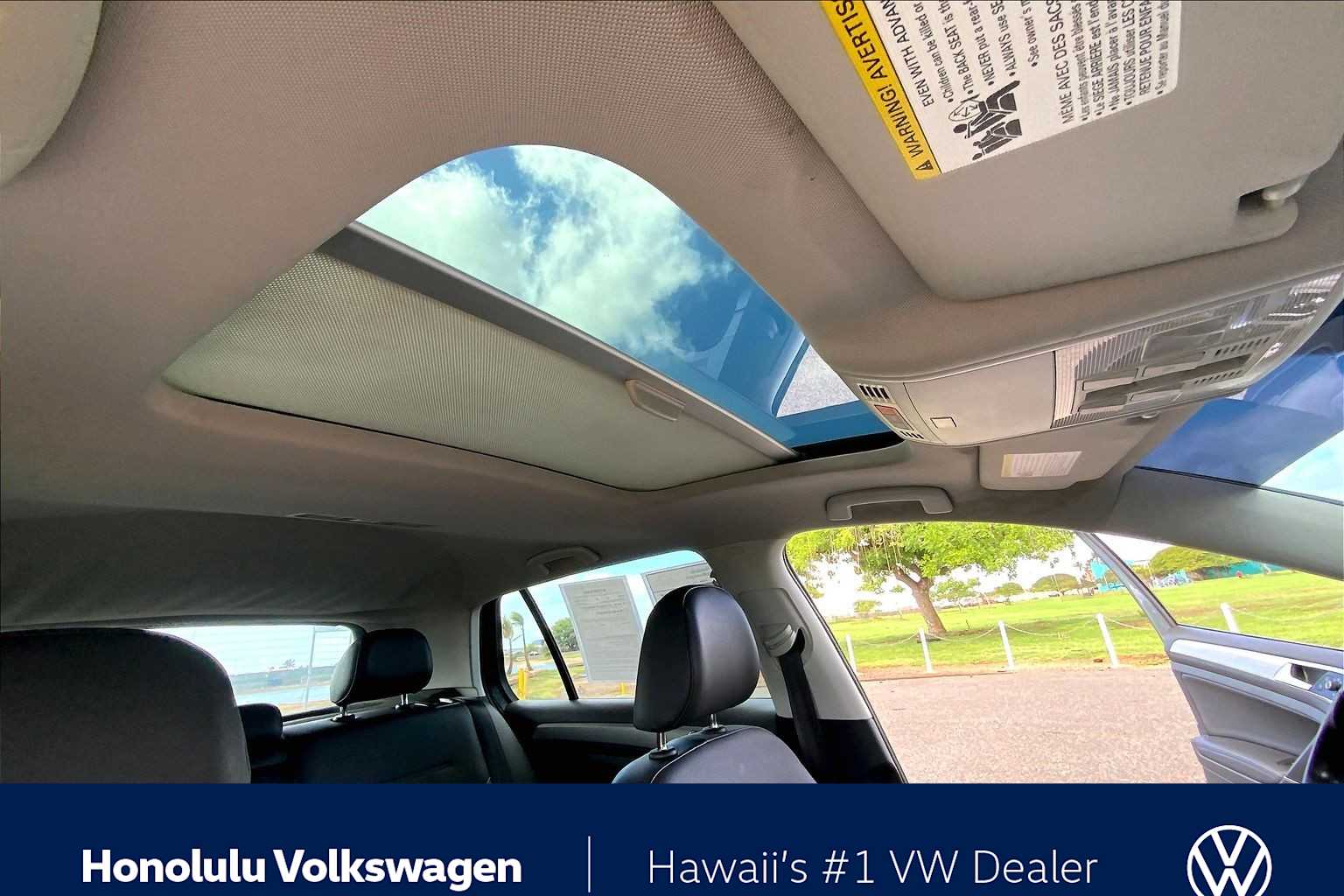 Thumbnail: 2015 Volkswagen Golf - 29