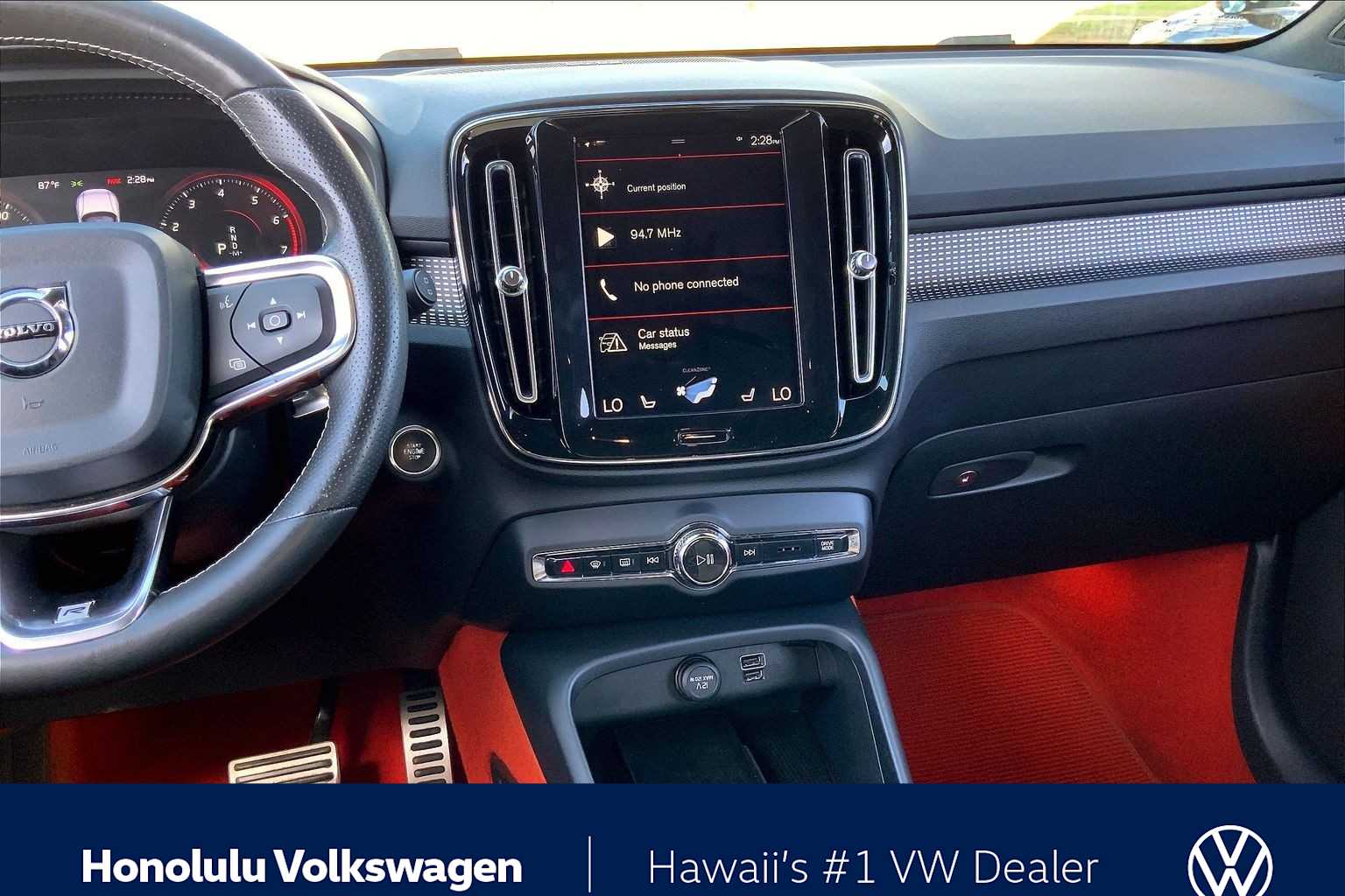 Thumbnail: 2019 Volvo XC40 - 14