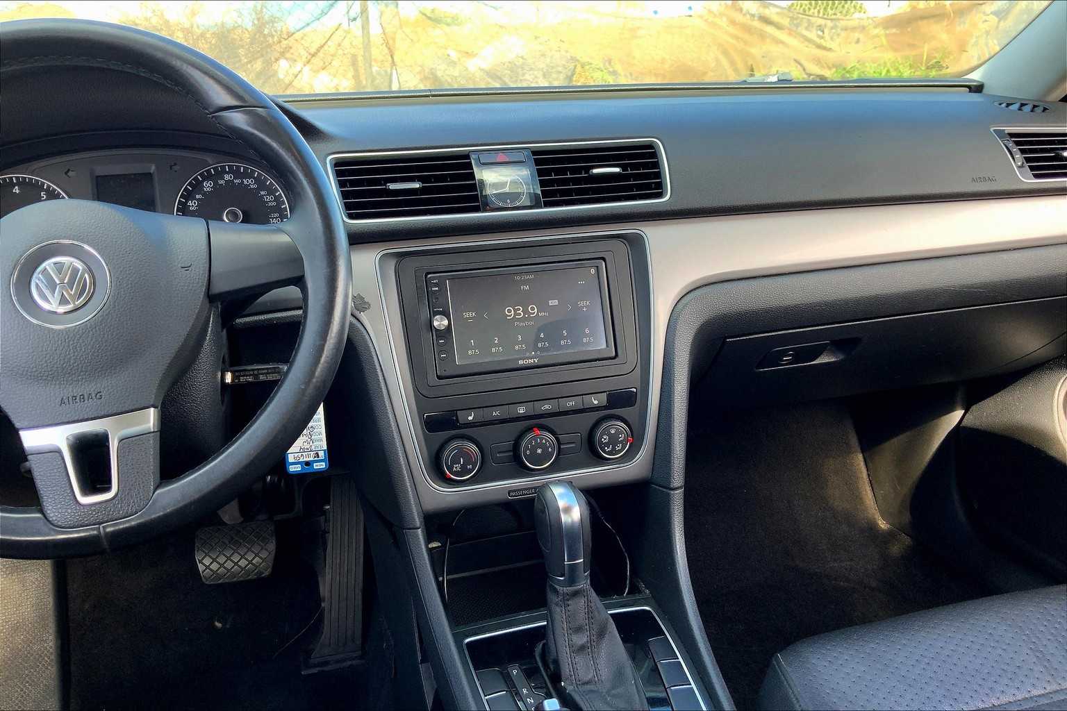 Thumbnail: 2014 Volkswagen Passat - 14