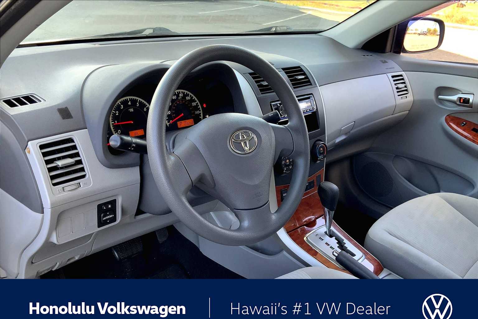2009 Toyota Corolla XLE photo 2