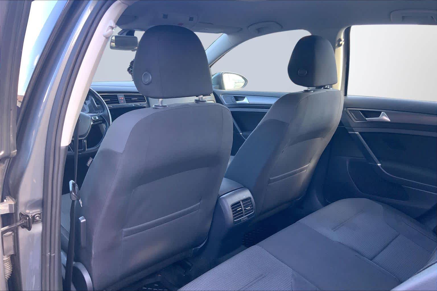 2019 Volkswagen e-Golf e-Golf SE - Photo 11