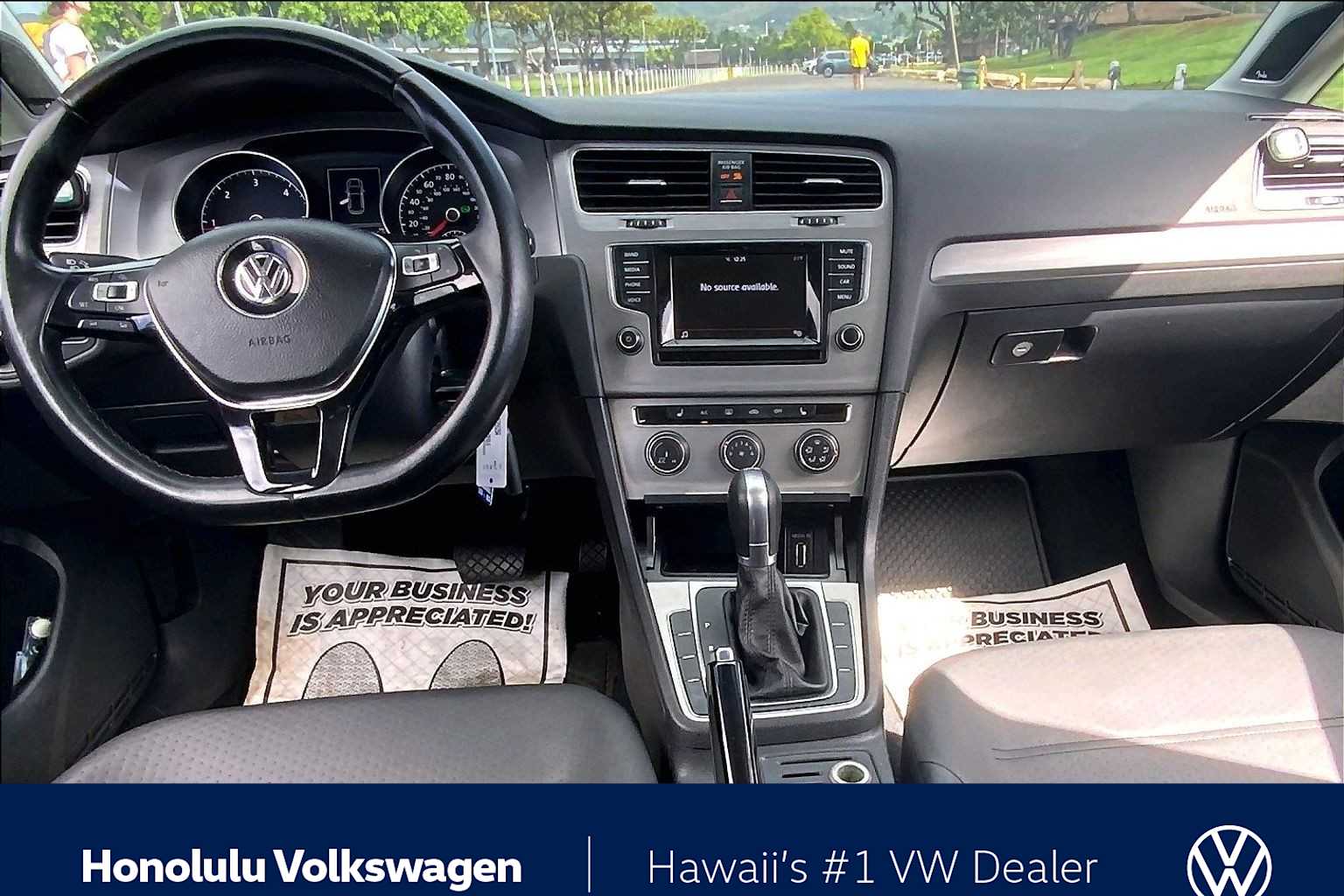 Thumbnail: 2015 Volkswagen Golf - 9