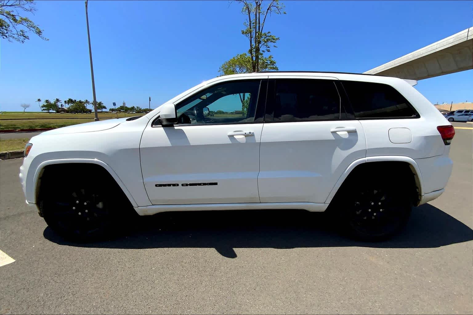 2018 Jeep Grand Cherokee Laredo photo 3
