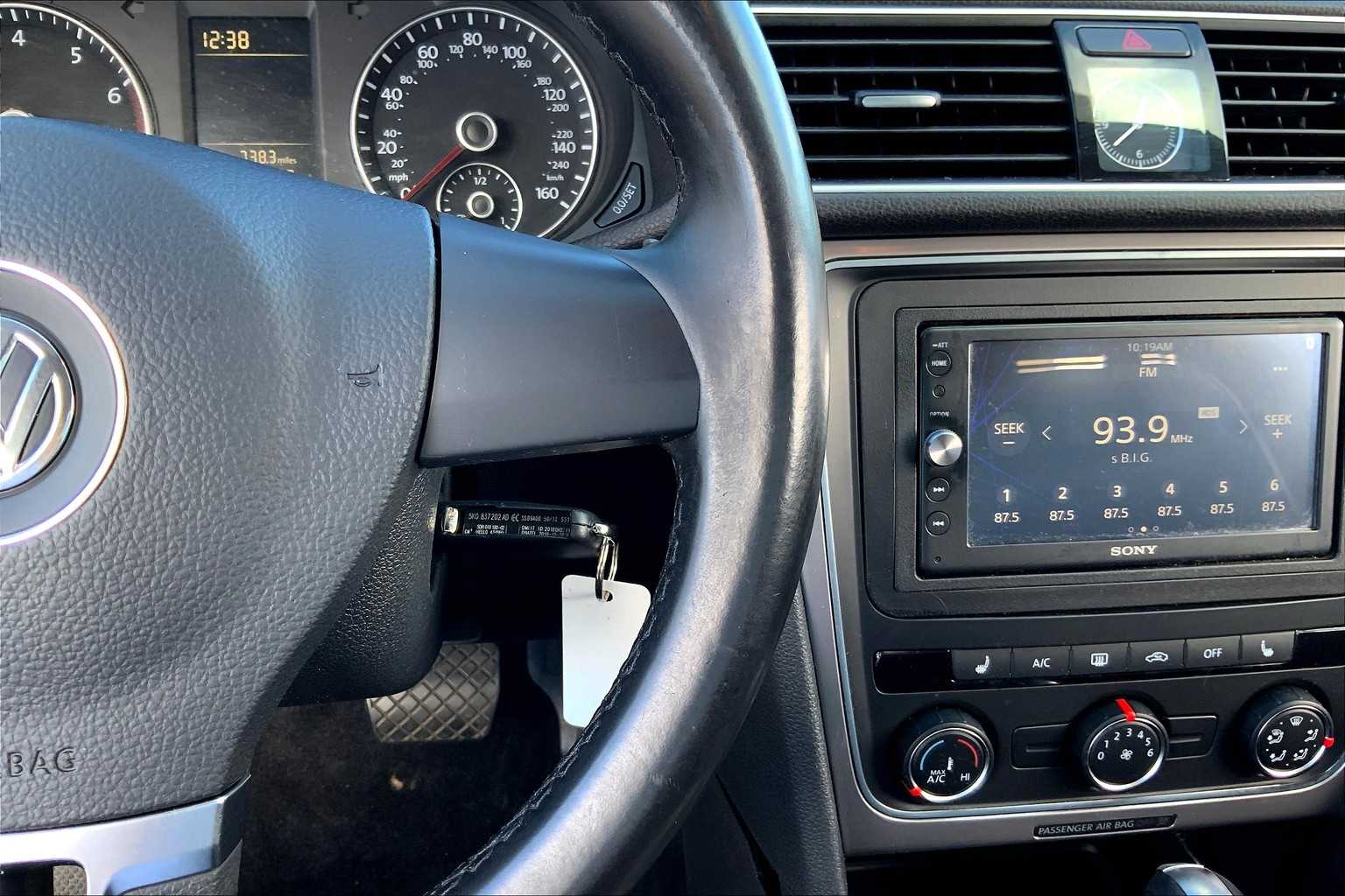 Thumbnail: 2014 Volkswagen Passat - 24