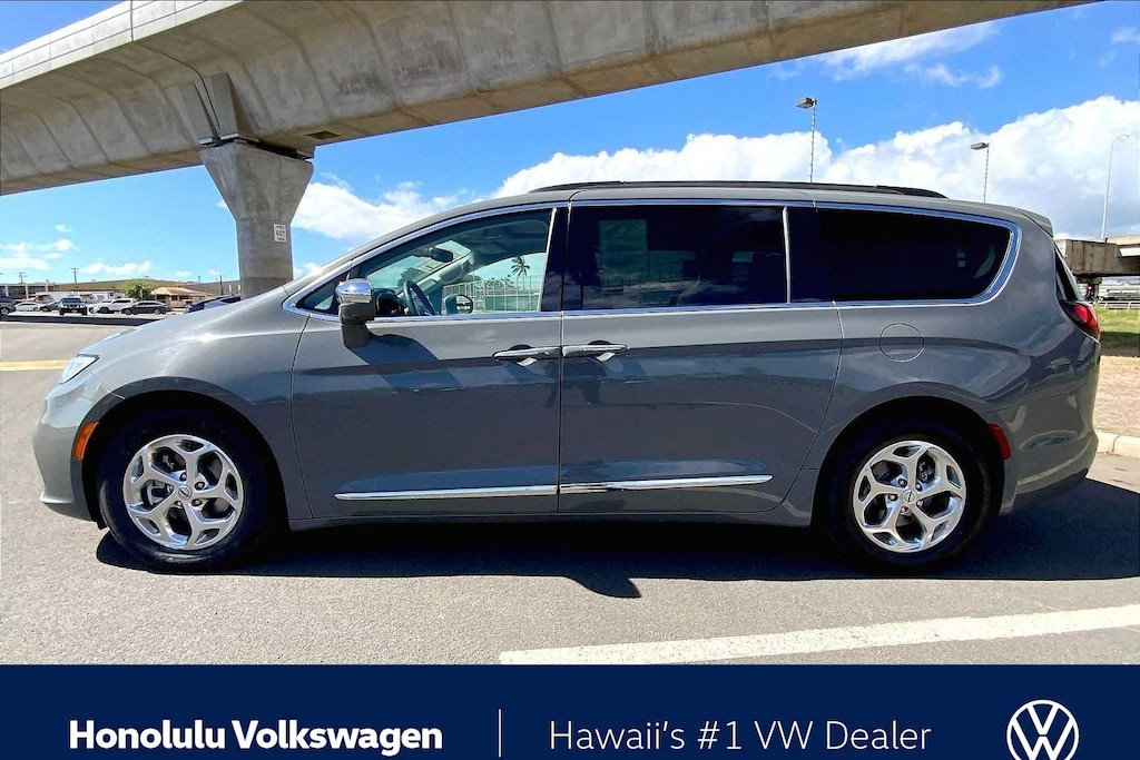 Used 2022 Chrysler Pacifica Limited Van Passenger Van