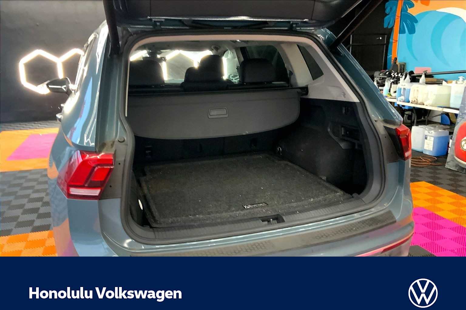 Thumbnail: 2019 Volkswagen Tiguan - 17