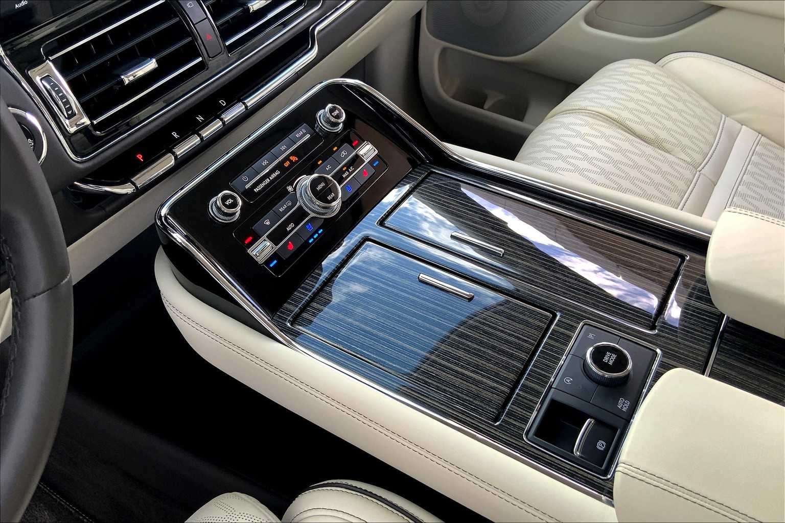 Thumbnail: 2022 Lincoln Navigator - 15