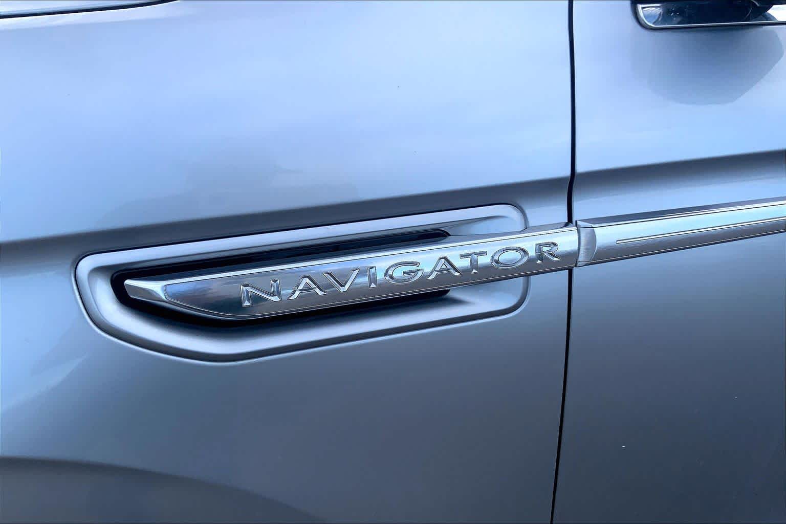 Thumbnail: 2021 Lincoln Navigator L - 7
