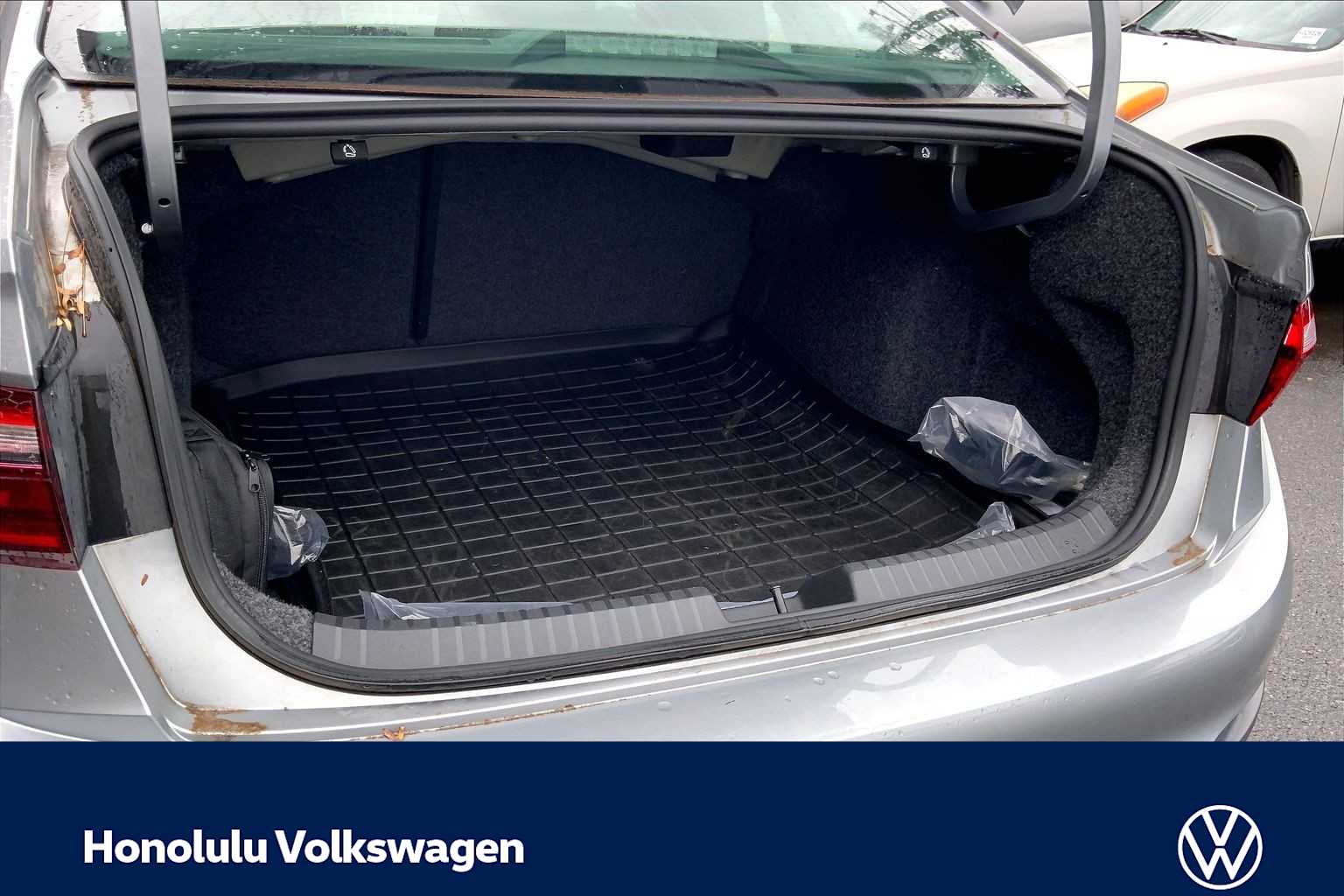 Thumbnail: 2022 Volkswagen Jetta - 18