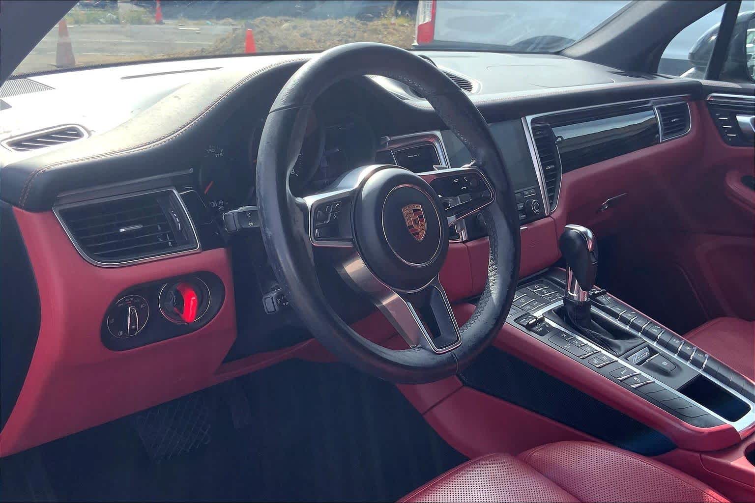 Thumbnail: 2018 Porsche Macan - 2