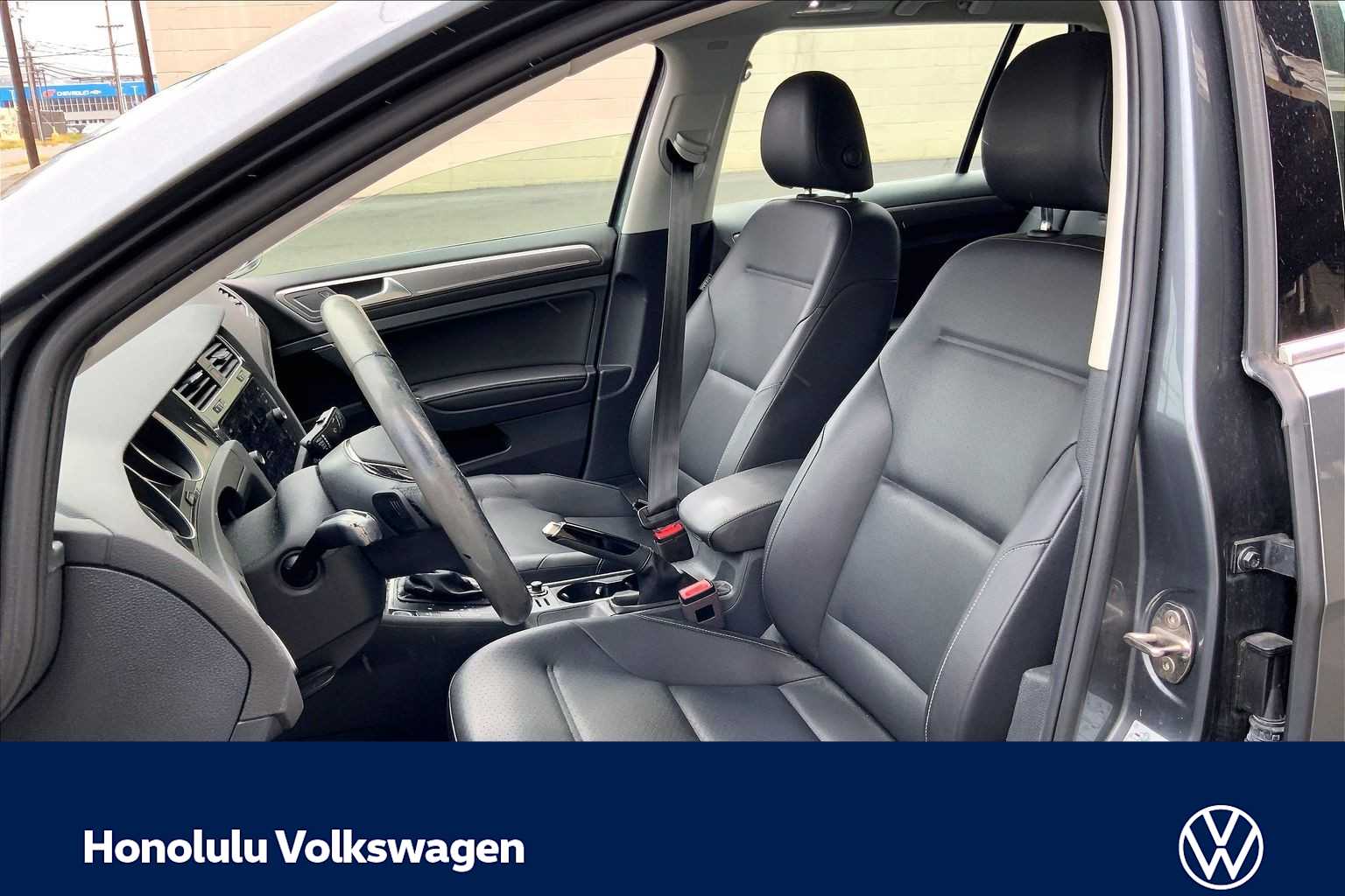 Thumbnail: 2019 Volkswagen Golf - 10