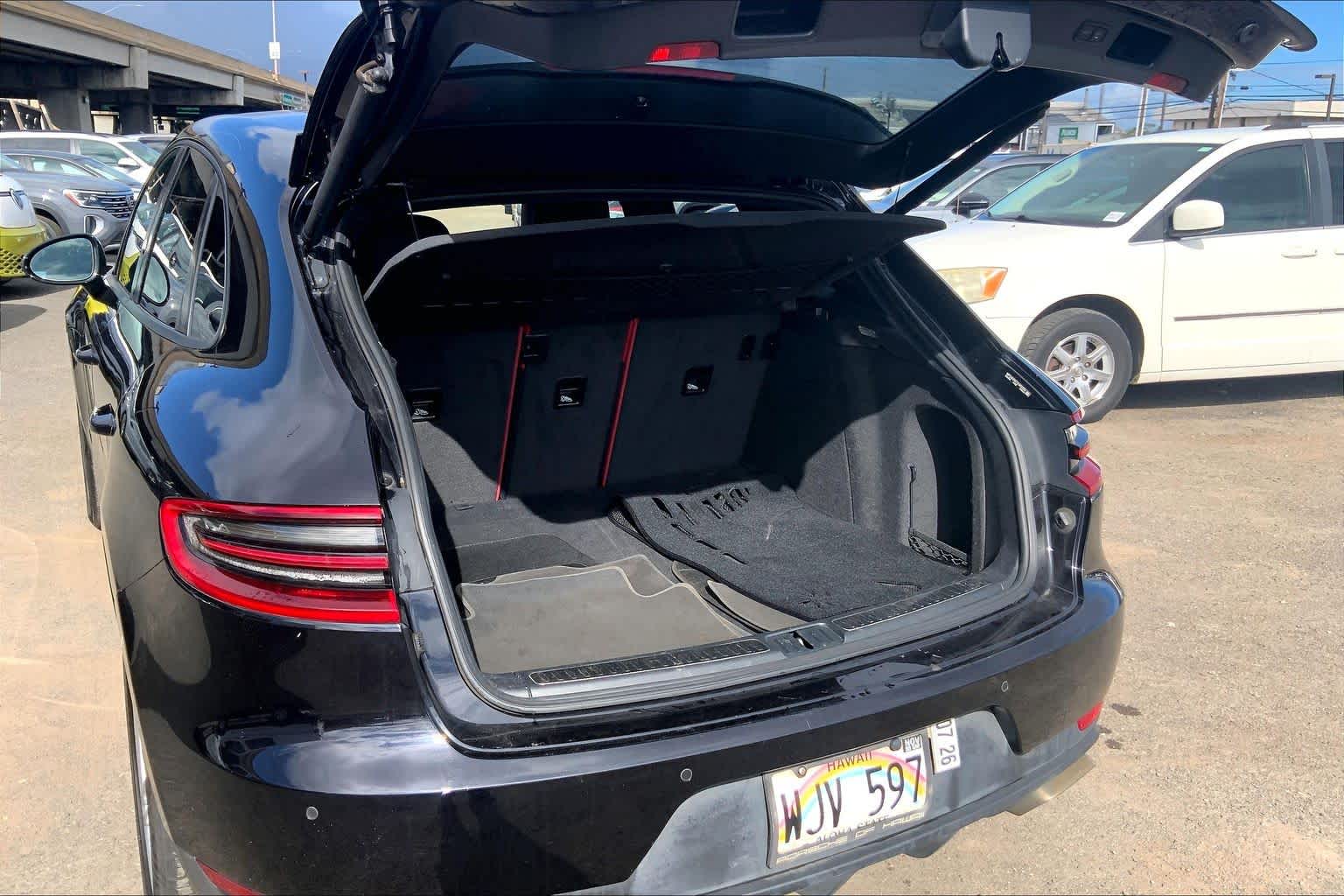 Thumbnail: 2018 Porsche Macan - 18