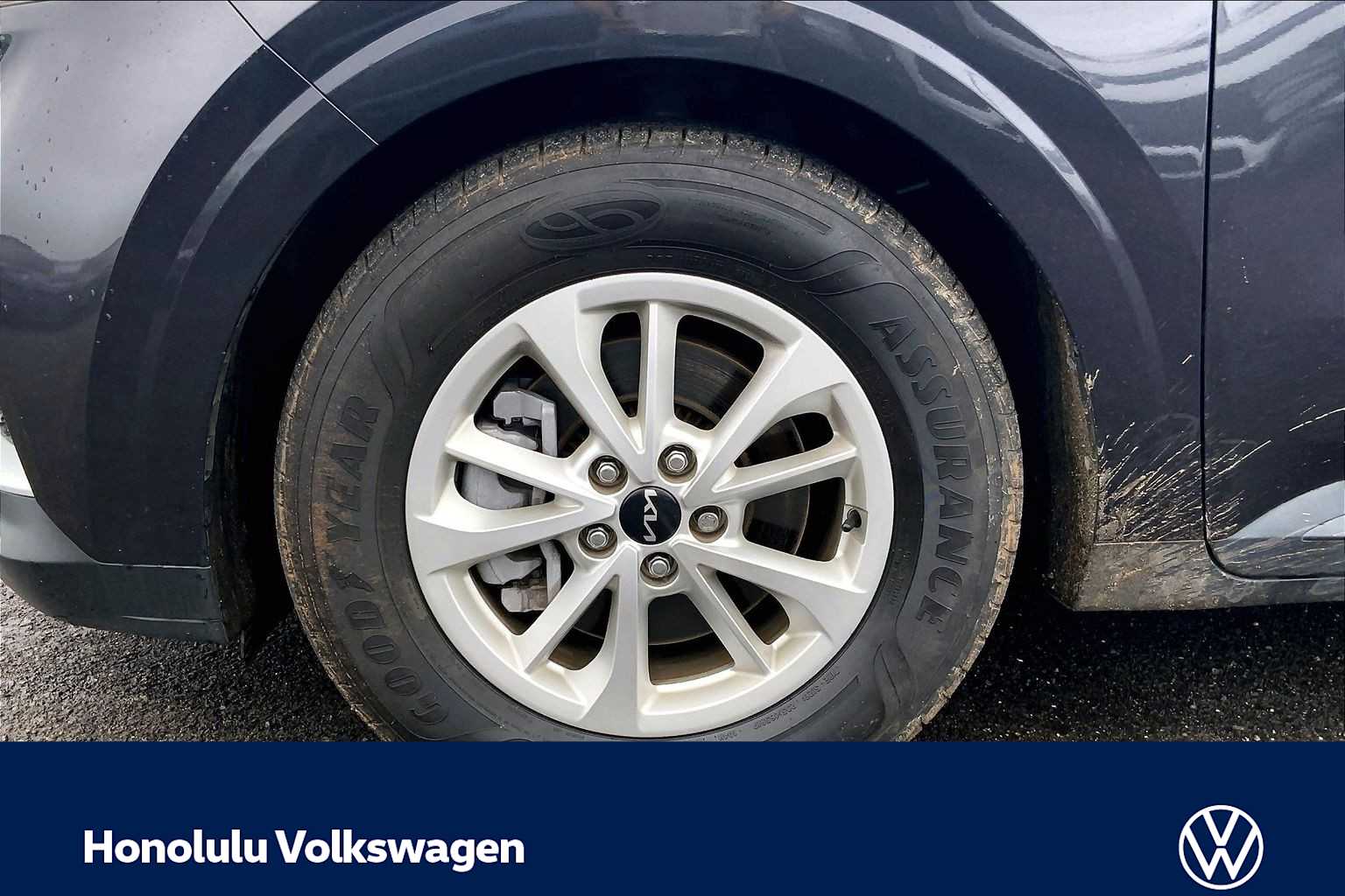 Thumbnail: 2023 Kia Carnival - 8