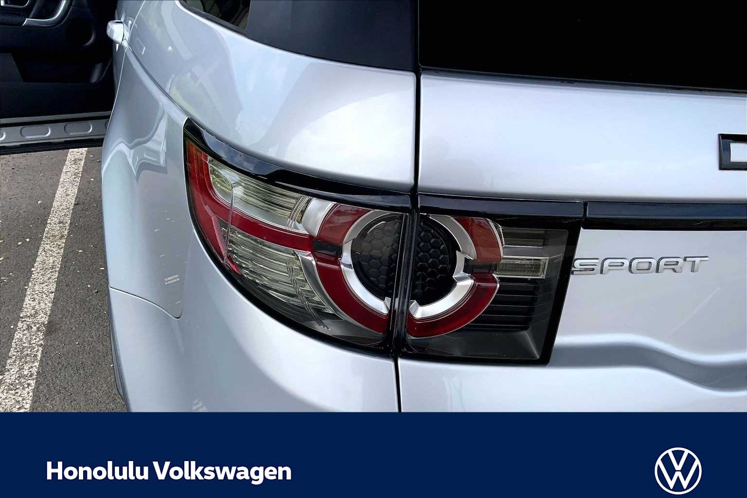 Thumbnail: 2016 Land Rover Discovery Sport - 32