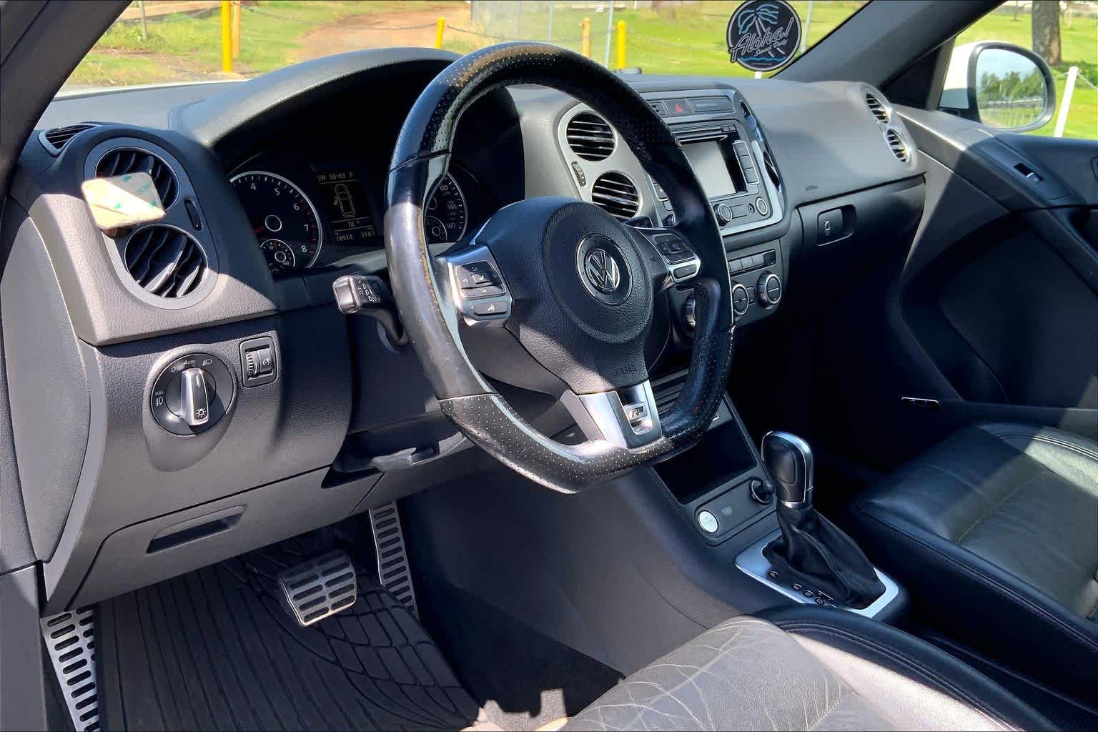 Used 2015 Volkswagen Tiguan R-Line with VIN WVGAV7AX7FW040670 for sale in Honolulu, HI