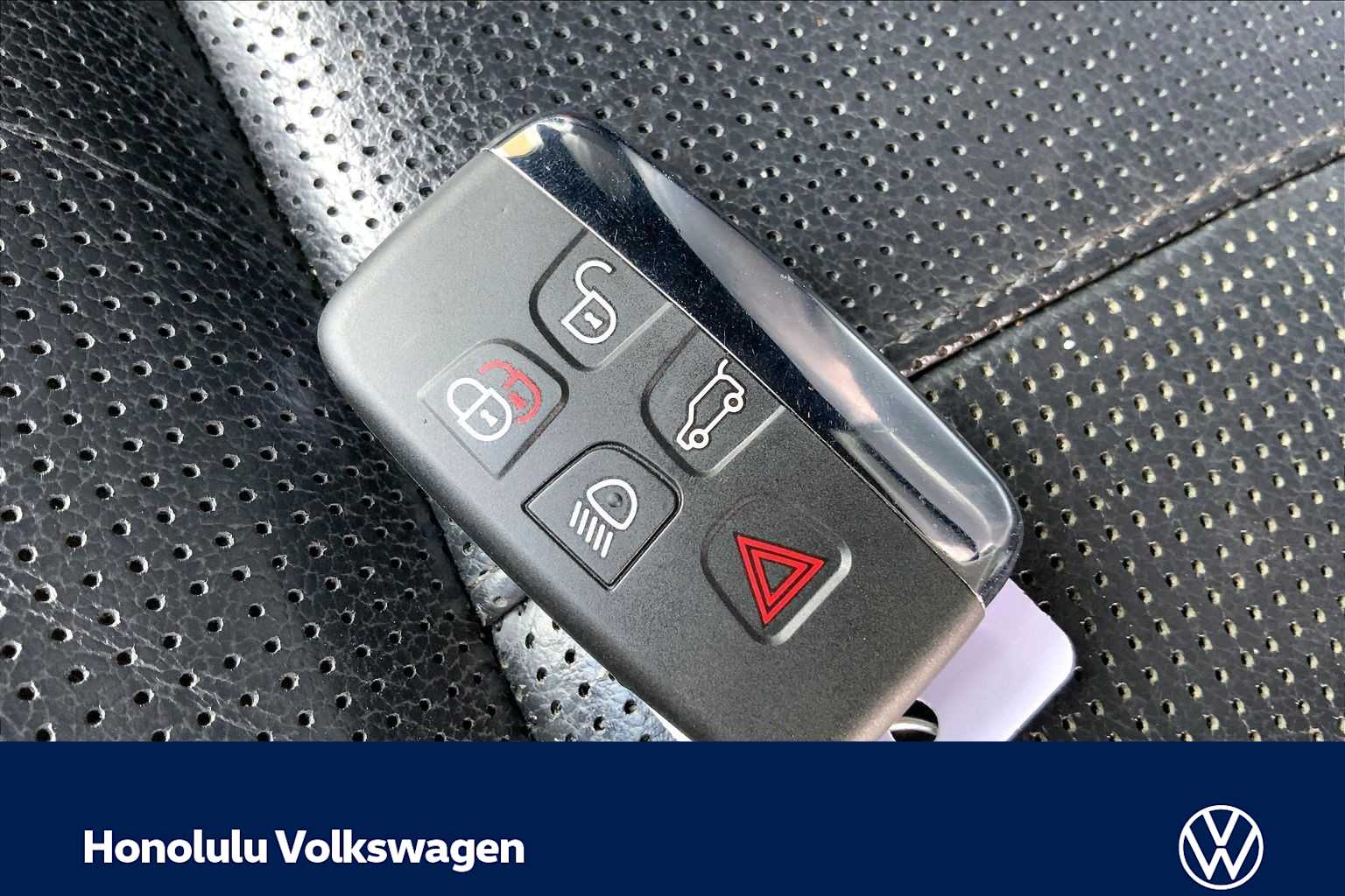 Thumbnail: 2016 Land Rover Discovery Sport - 19