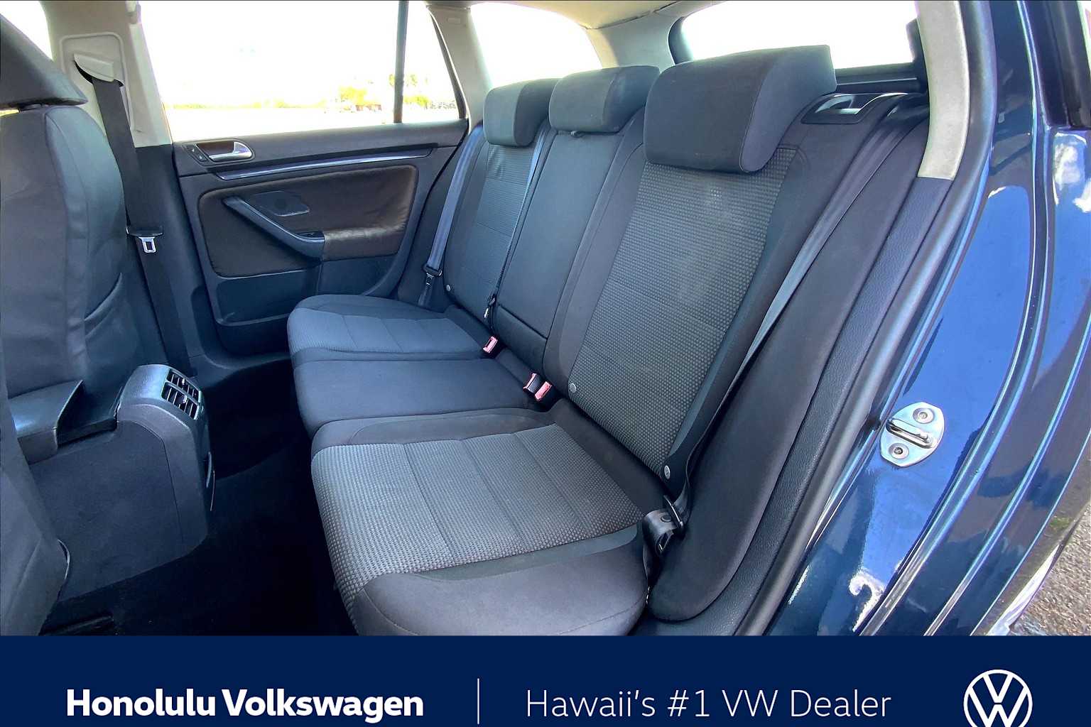 Thumbnail: 2010 Volkswagen Jetta - 28