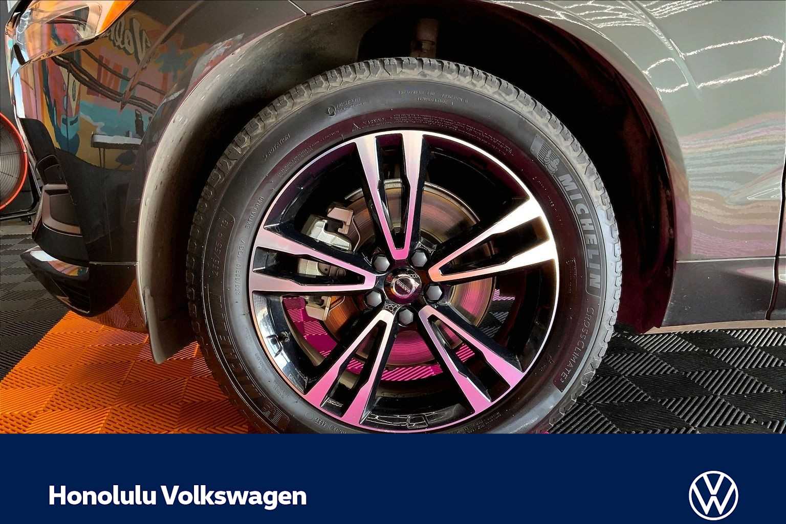 Thumbnail: 2020 Volvo XC60 - 8