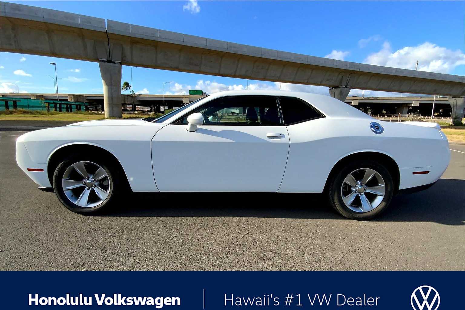 2022 Dodge Challenger SXT photo 3