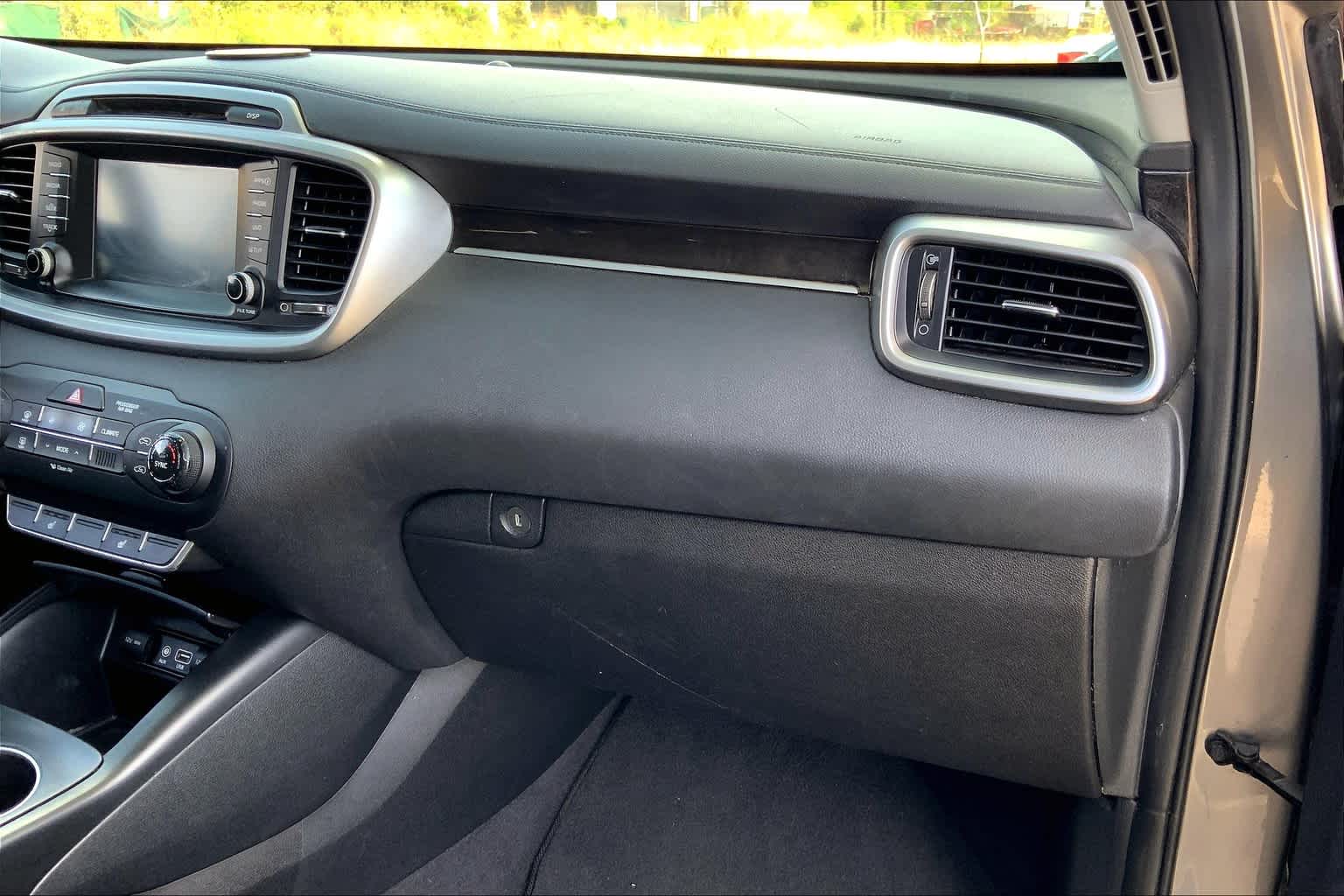 Thumbnail: 2017 Kia Sorento - 22
