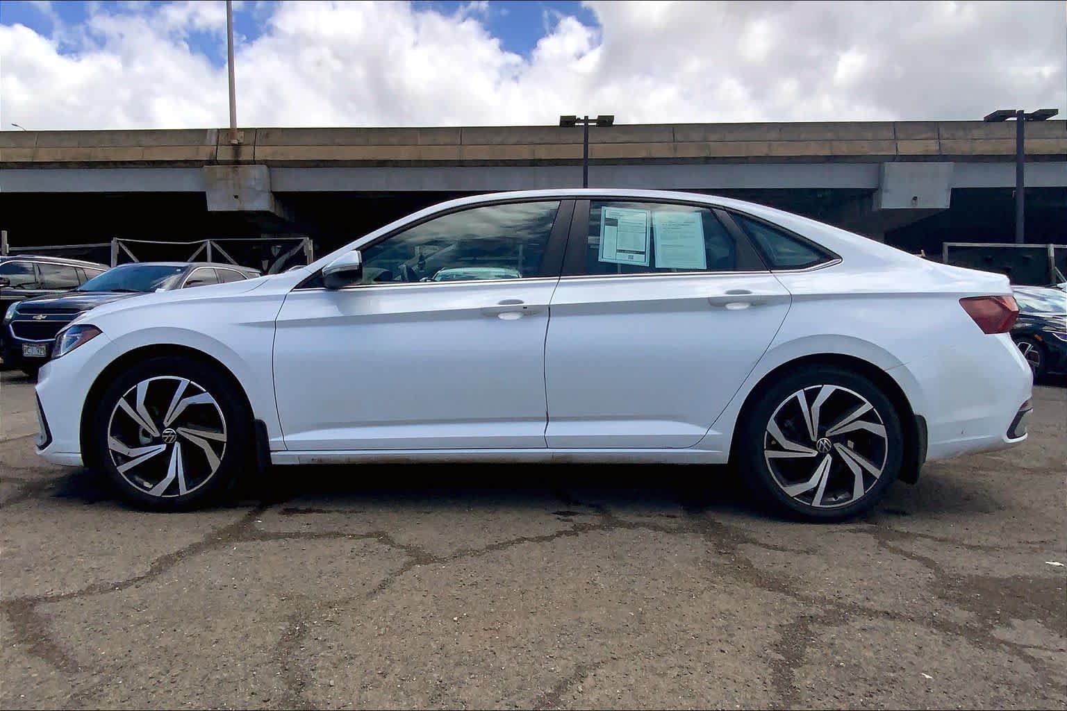 Thumbnail: 2017 Volkswagen Jetta - 3
