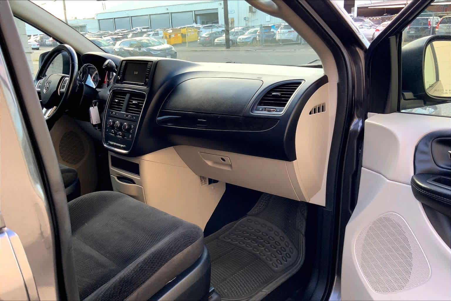 Thumbnail: 2019 Dodge Grand Caravan - 23