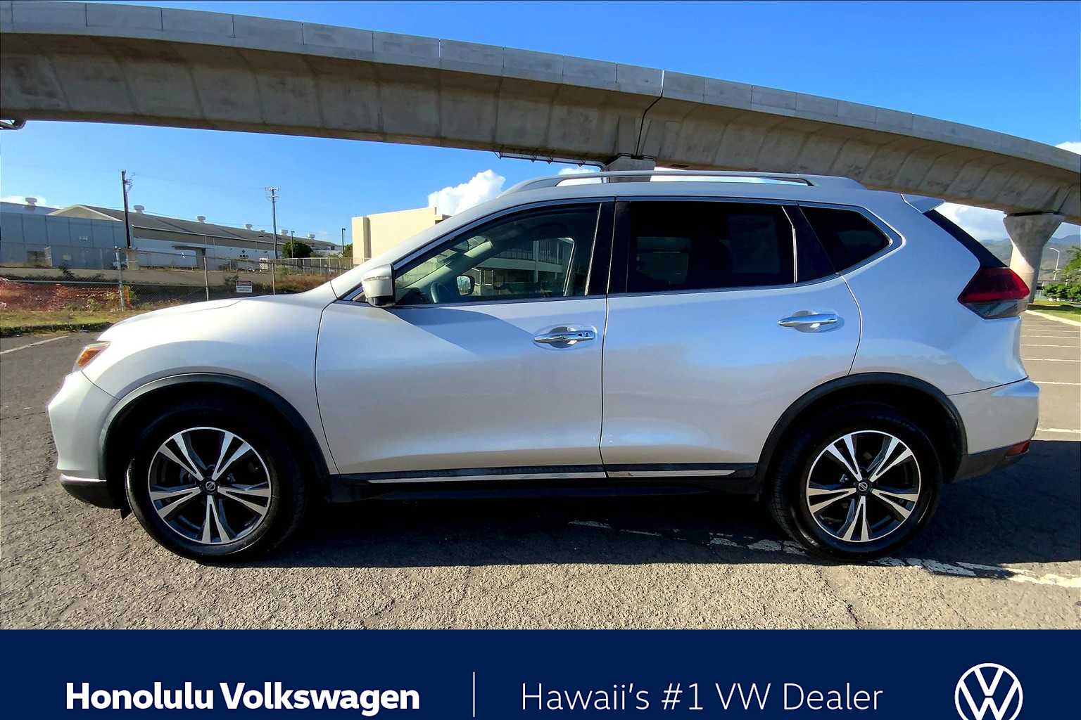 2018 Nissan Rogue SL photo 2