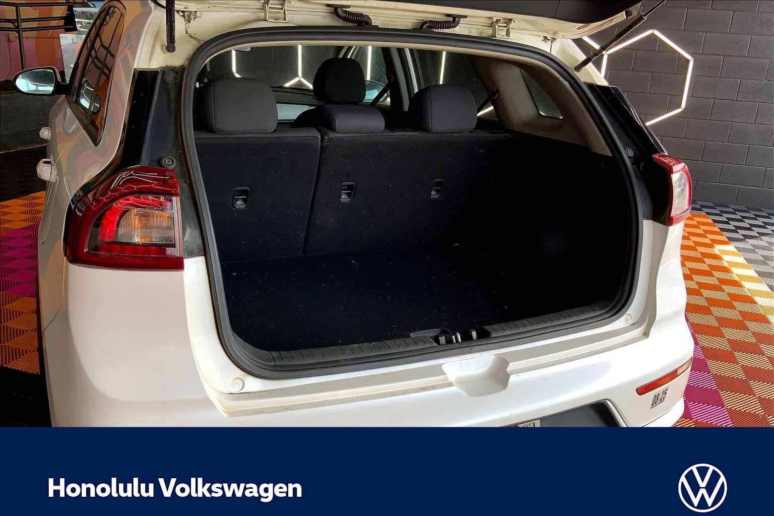 Thumbnail: 2017 Kia Niro - 17