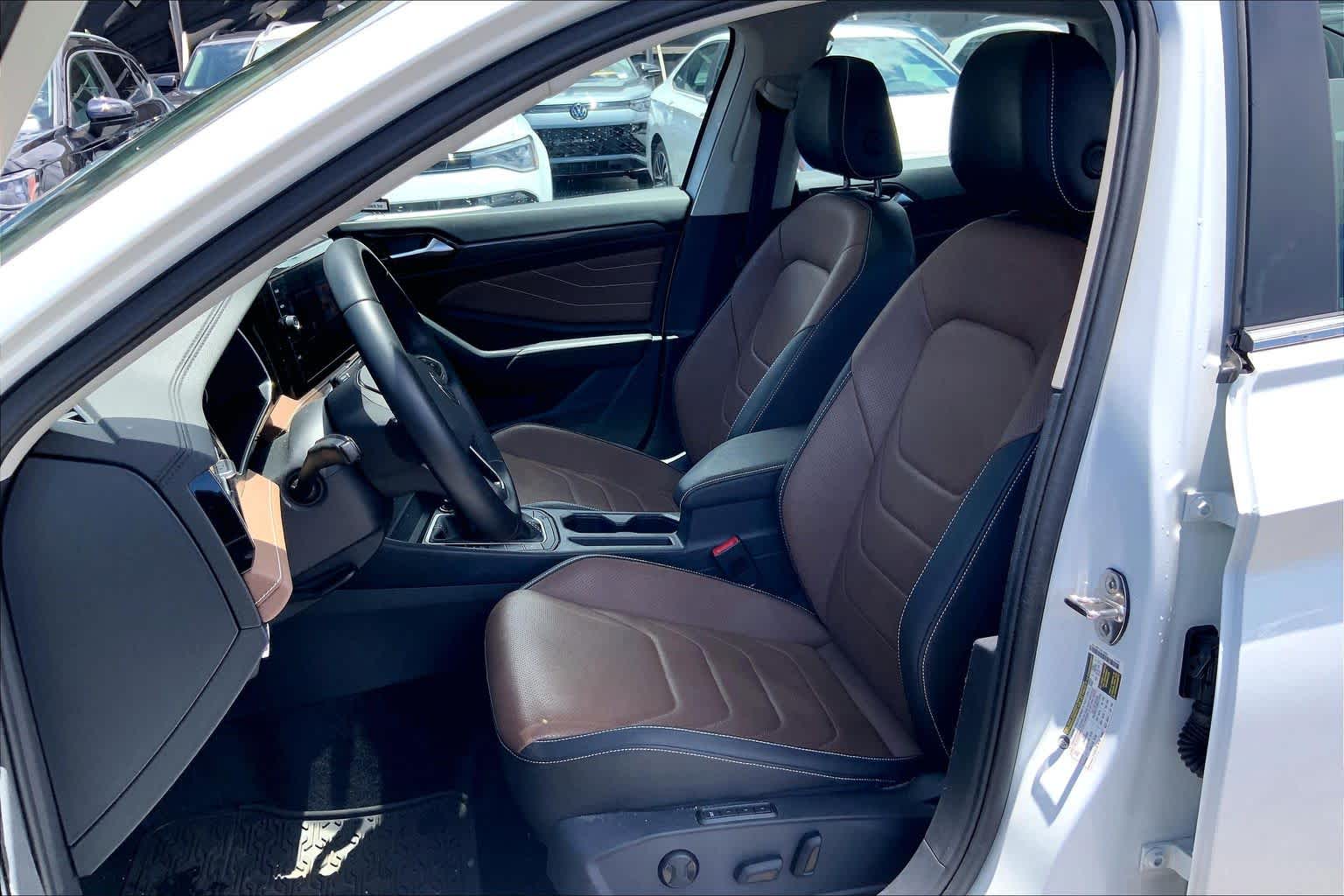 Thumbnail: 2017 Volkswagen Jetta - 11