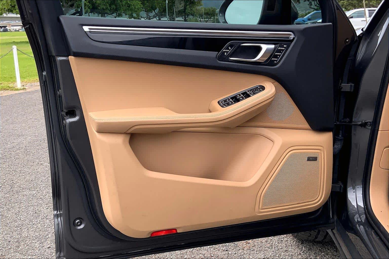 Thumbnail: 2018 Porsche Macan - 27