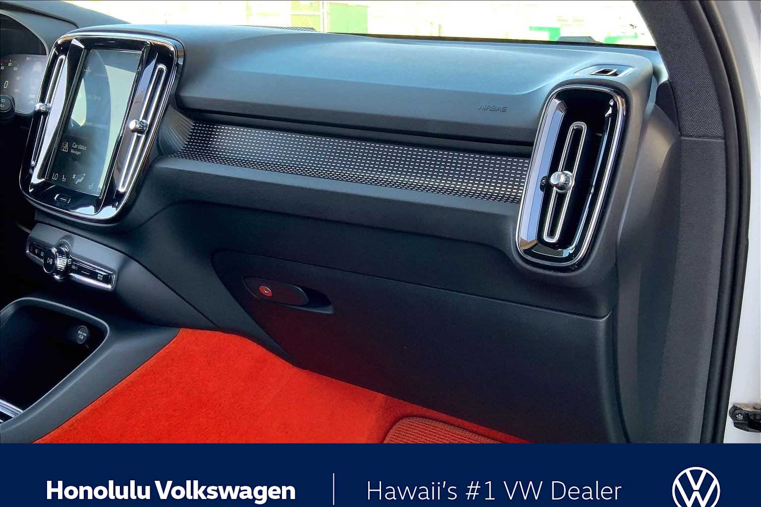 Thumbnail: 2019 Volvo XC40 - 22