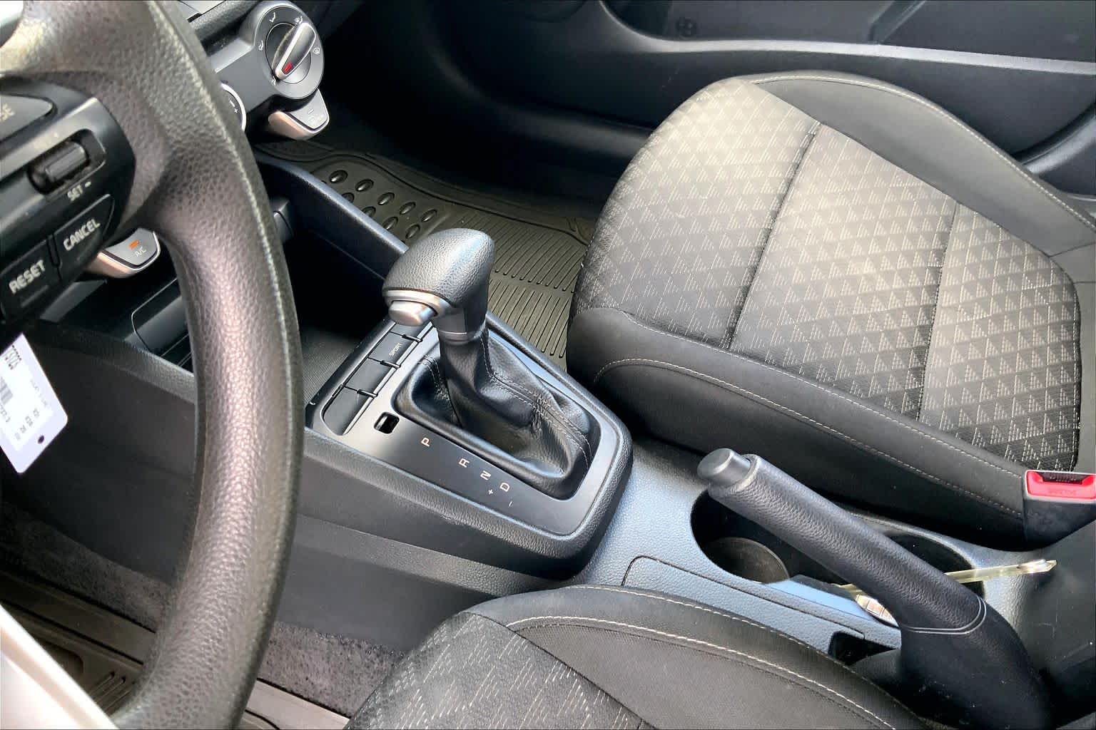 Thumbnail: 2020 Kia Rio - 16