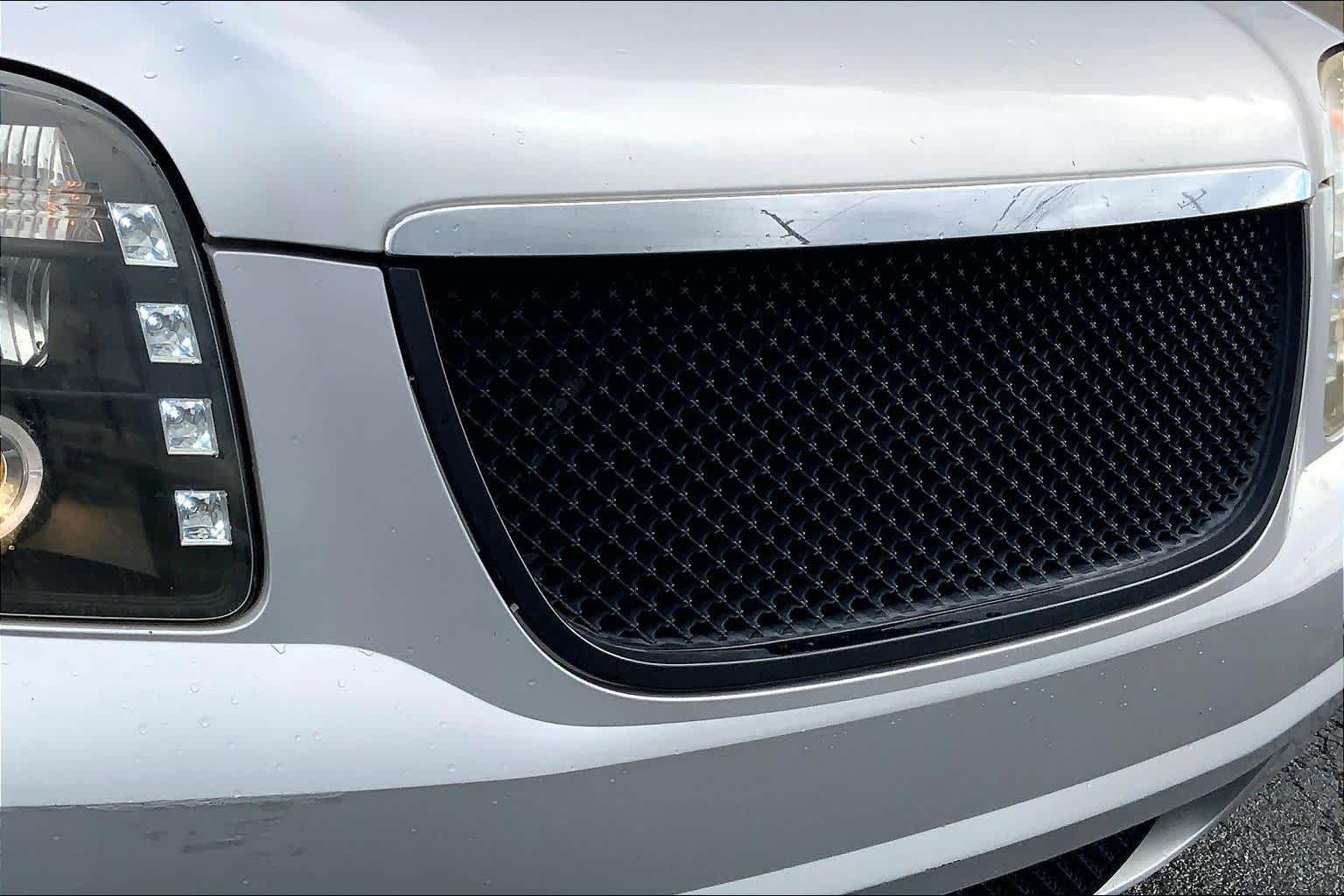 Thumbnail: 2011 GMC Yukon - 33