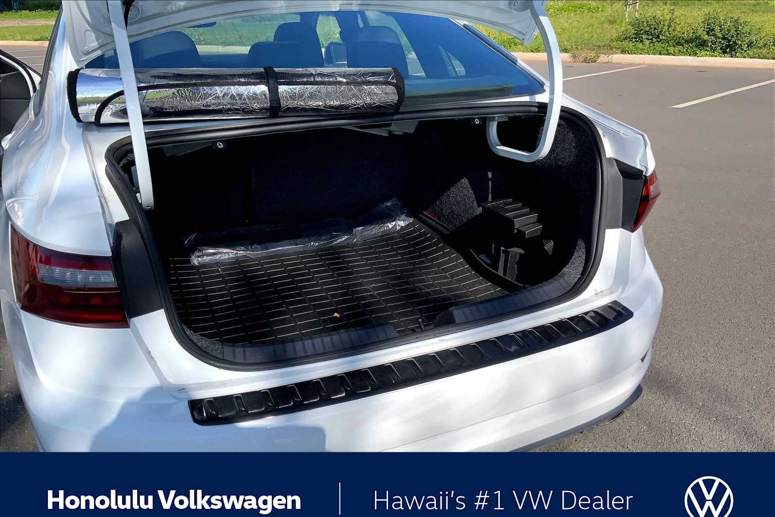 Thumbnail: 2021 Volkswagen Jetta - 17