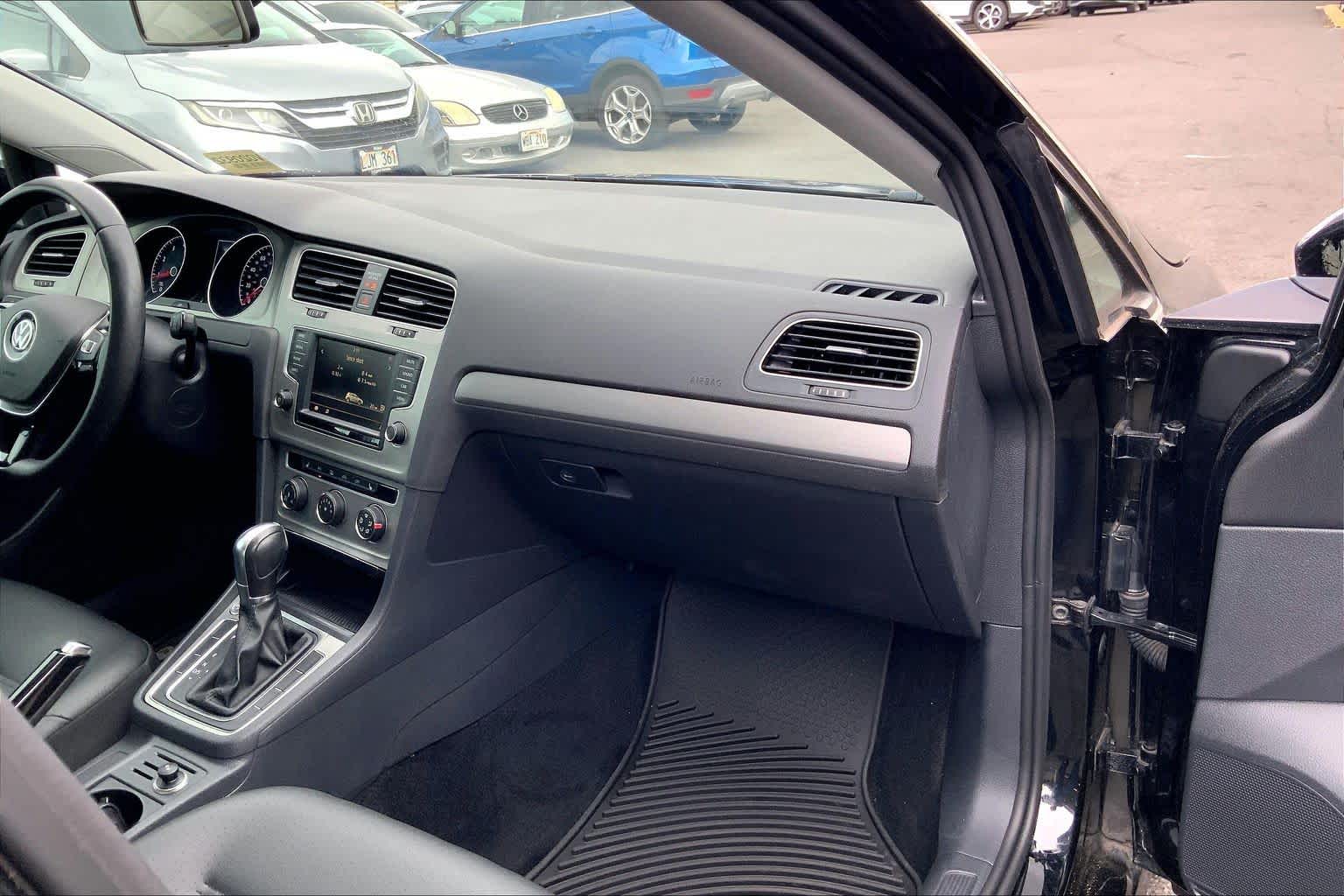 Thumbnail: 2016 Volkswagen Golf - 23