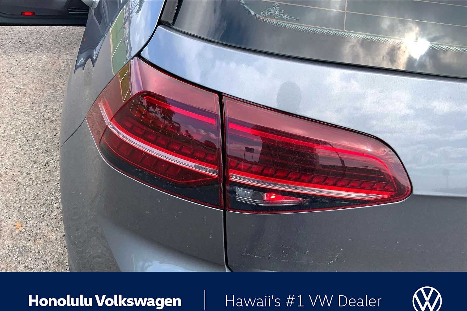 Thumbnail: 2015 Volkswagen Golf - 31