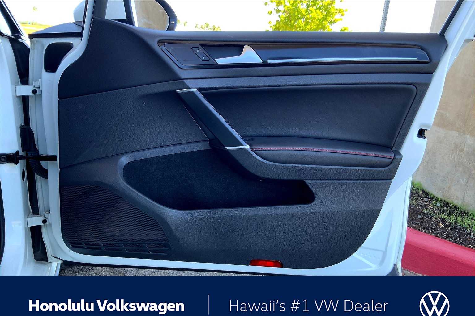 Thumbnail: 2017 Volkswagen Golf - 27