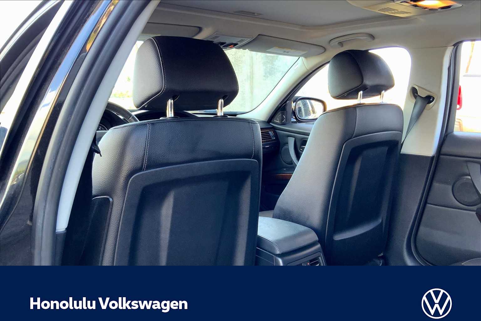 Thumbnail: 2011 BMW 3 Series - 11