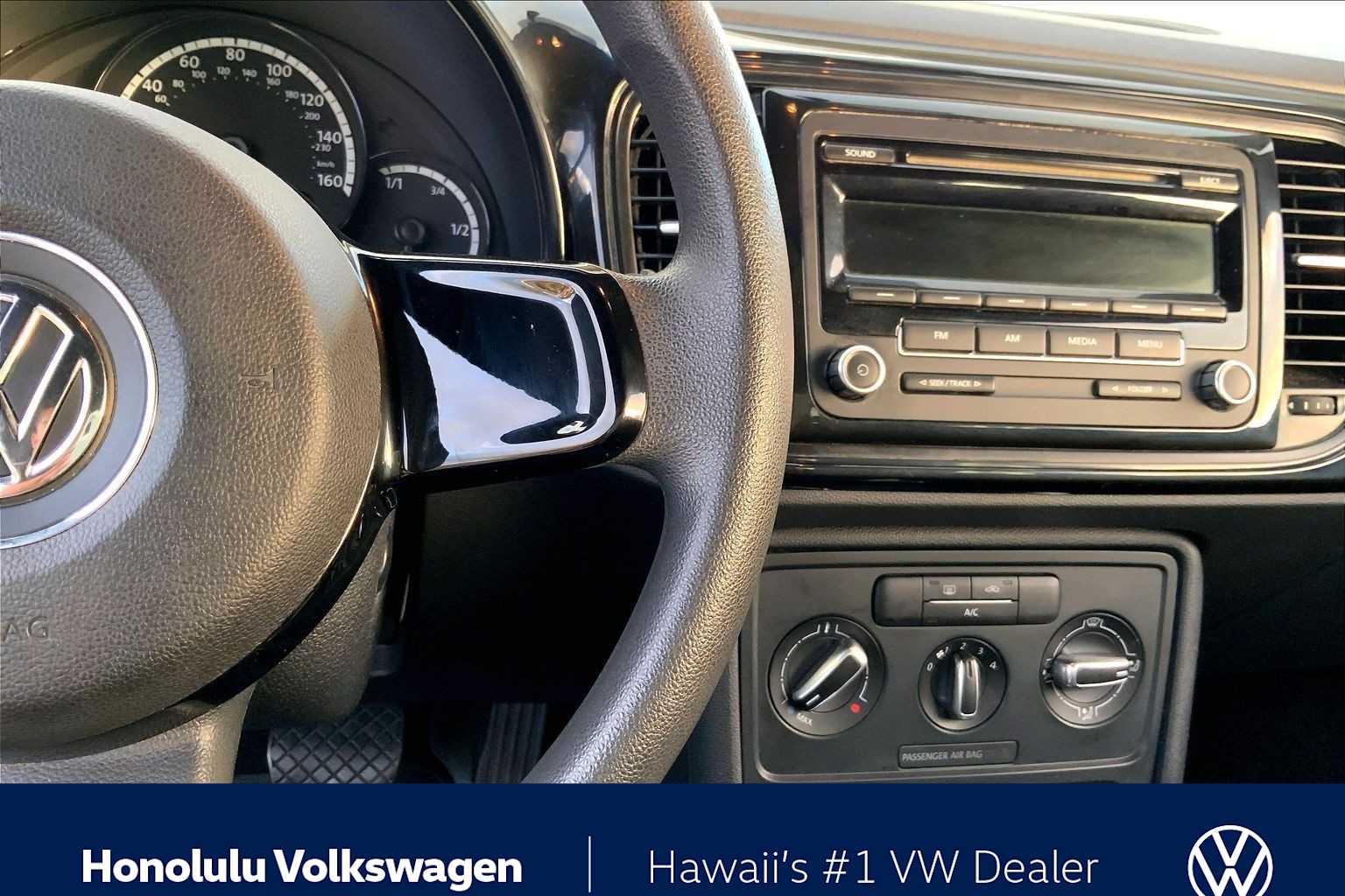 Thumbnail: 2013 Volkswagen Beetle - 23