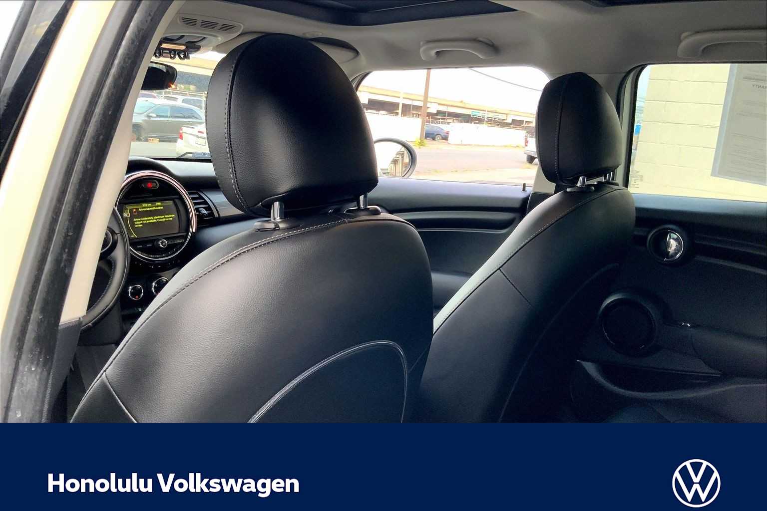 Thumbnail: 2017 MINI Cooper Hardtop - 11