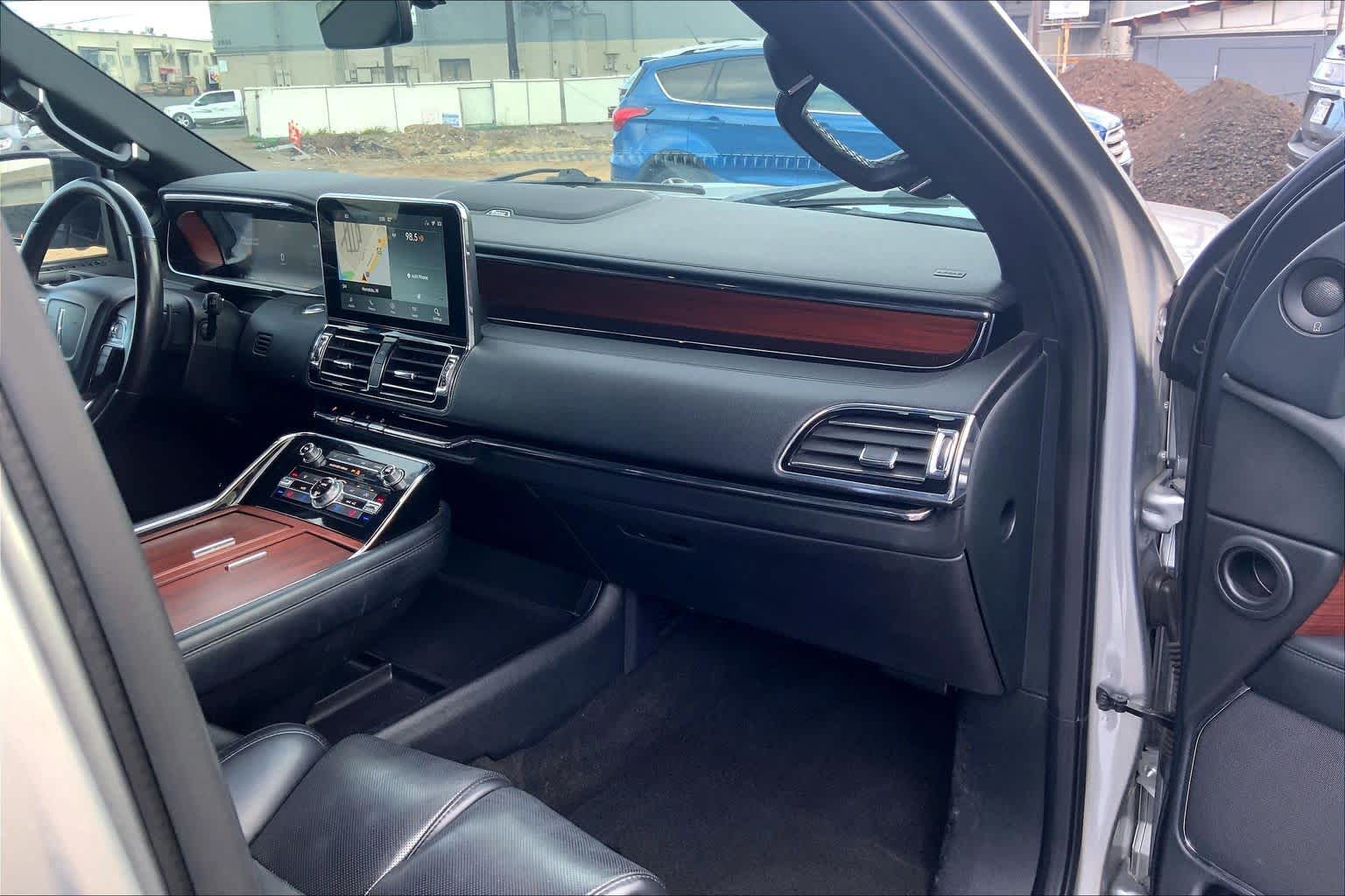 Thumbnail: 2021 Lincoln Navigator L - 23