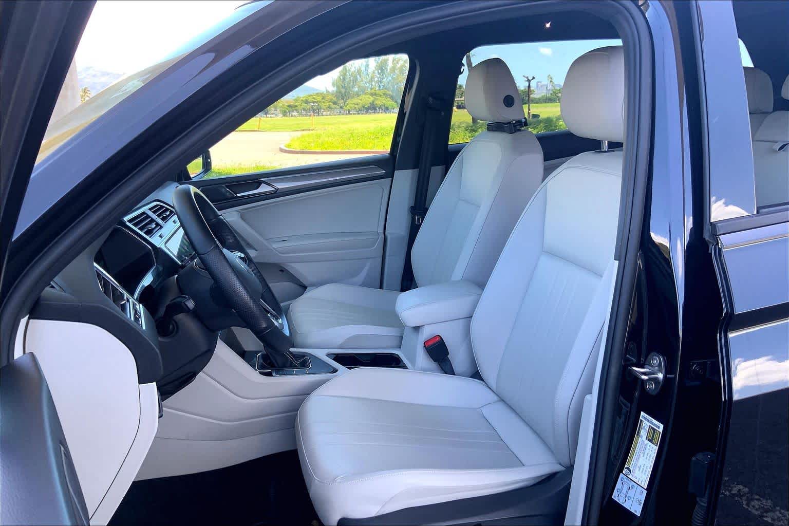 Thumbnail: 2022 Volkswagen Tiguan - 11