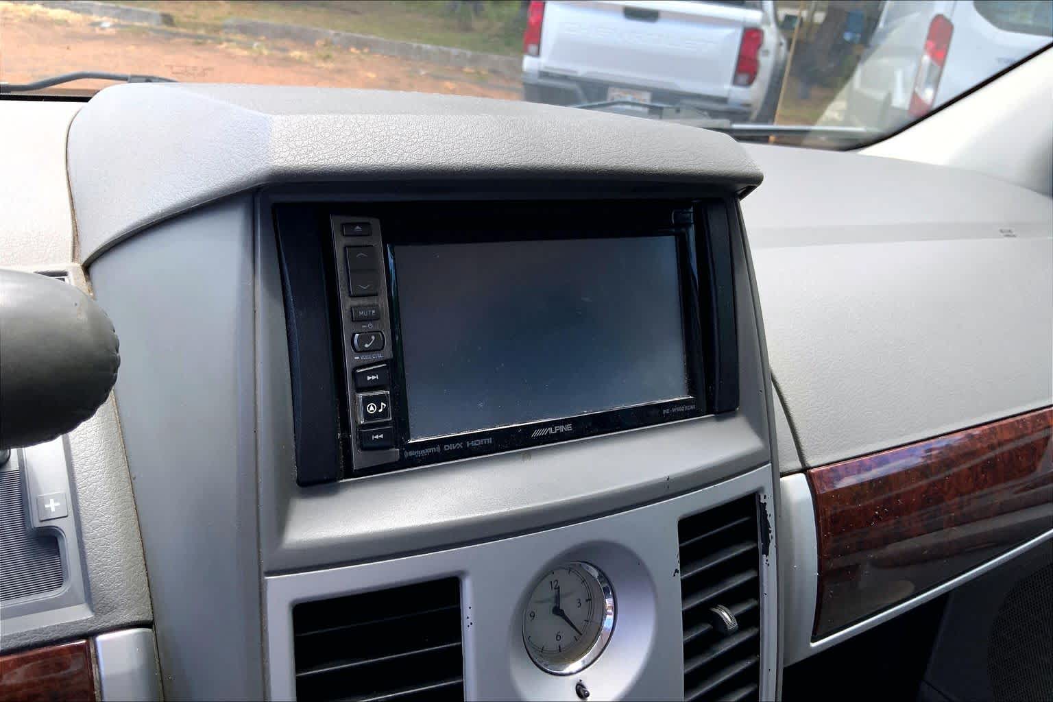 Thumbnail: 2009 Chrysler Town & Country - 26