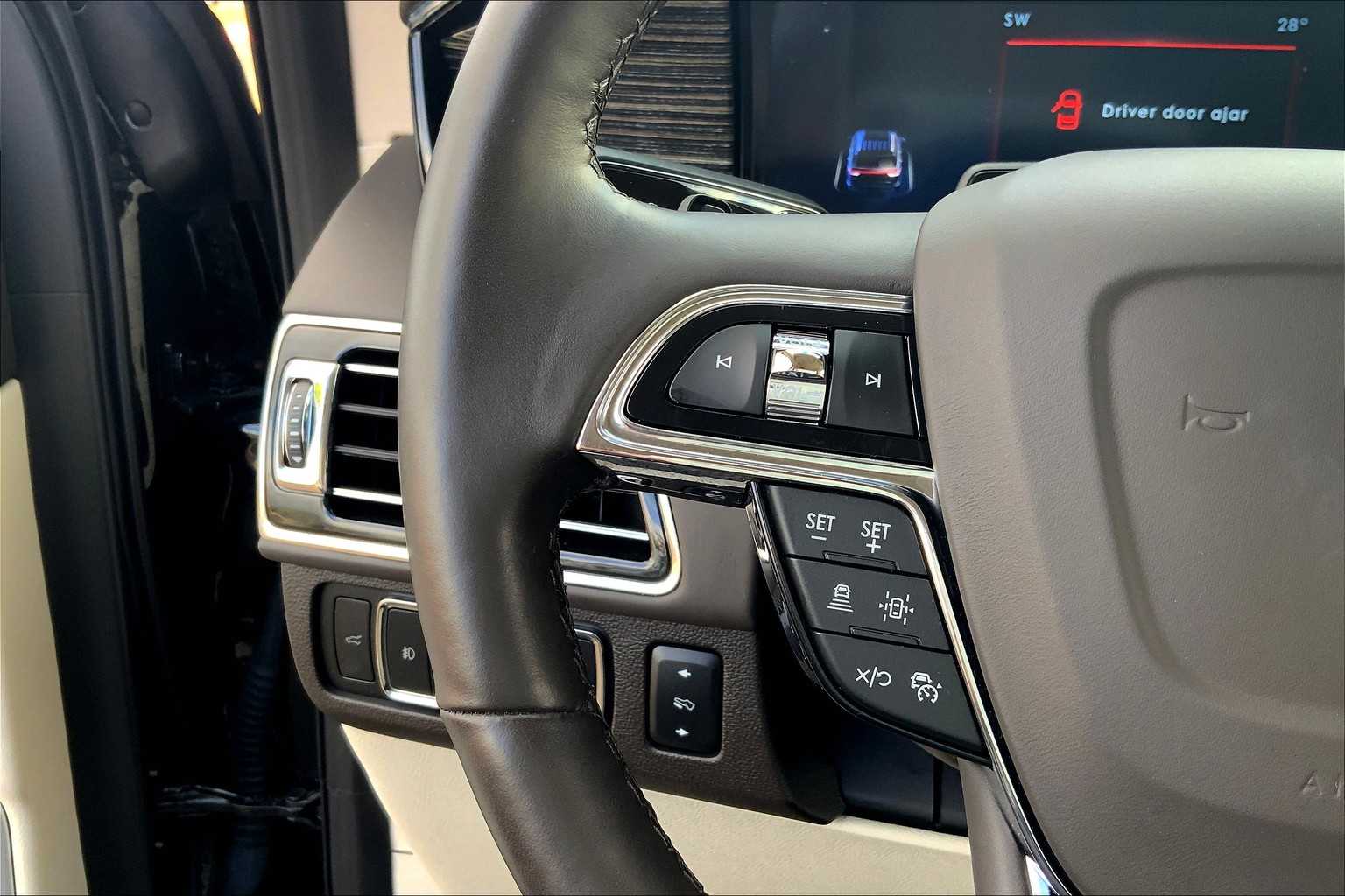 Thumbnail: 2022 Lincoln Navigator - 23