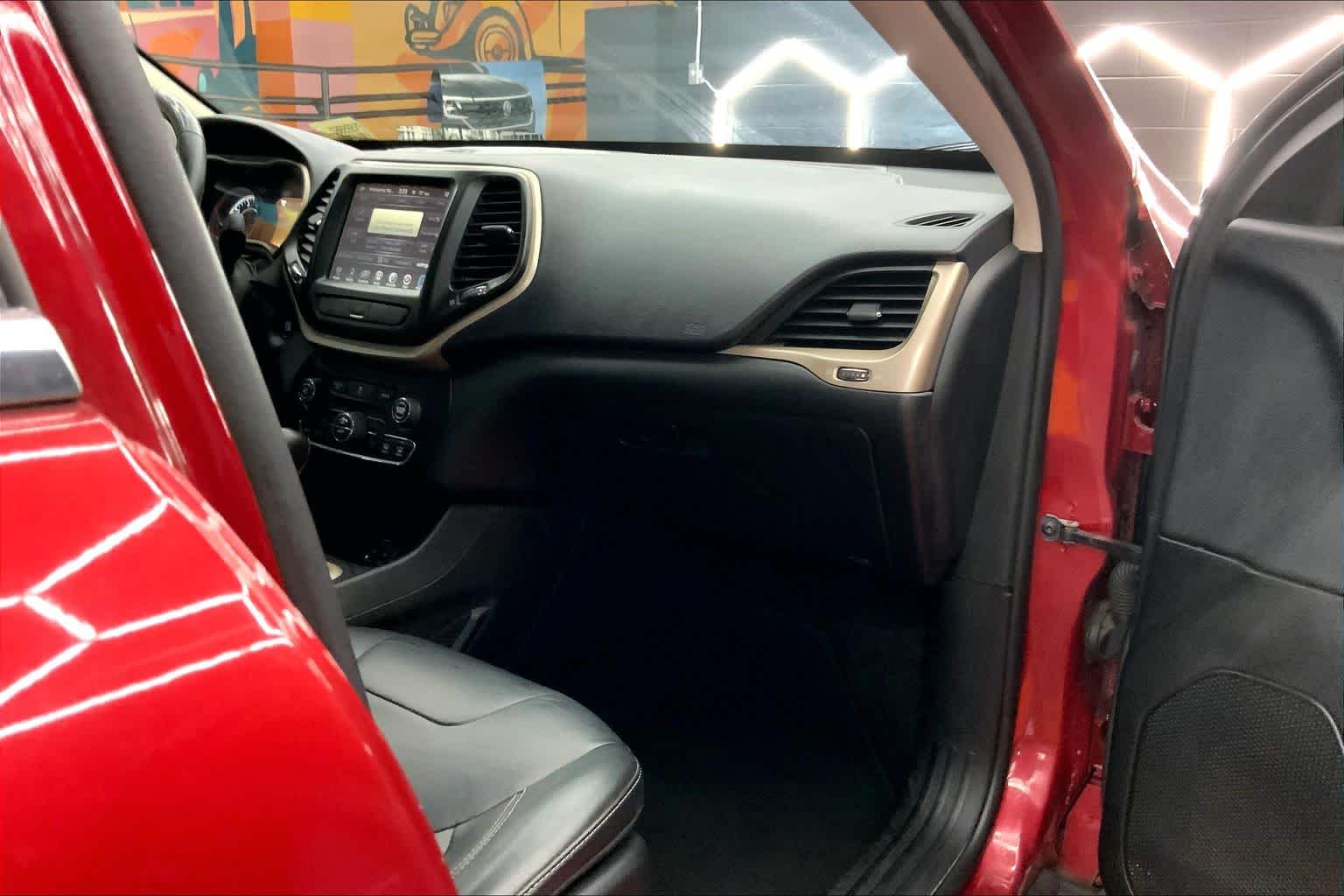 Thumbnail: 2015 Jeep Cherokee - 22